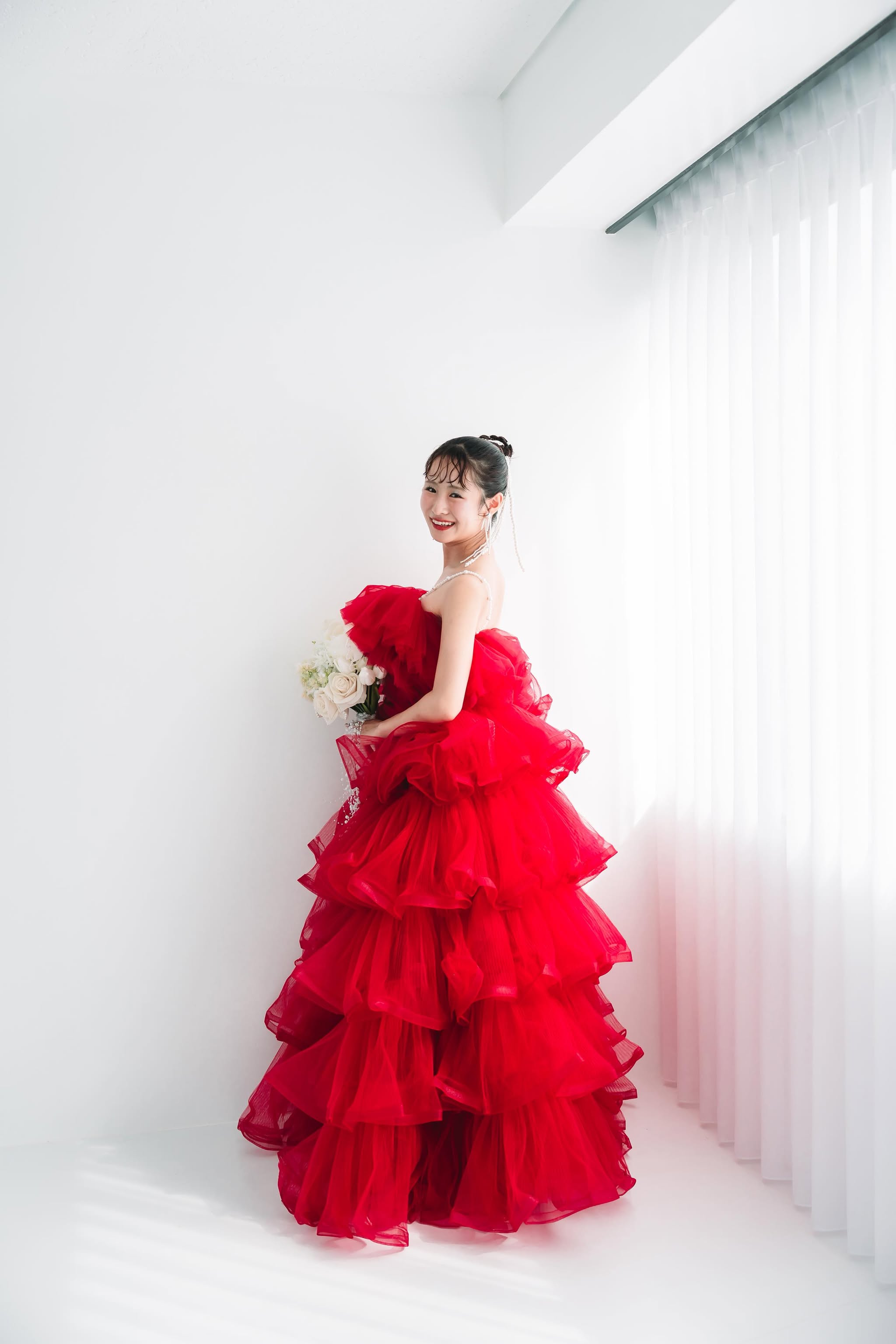 実例写真！カラードレス キャミソール ビーズ チェリーピンク ラッフルフリル ロング 前撮り 二次会