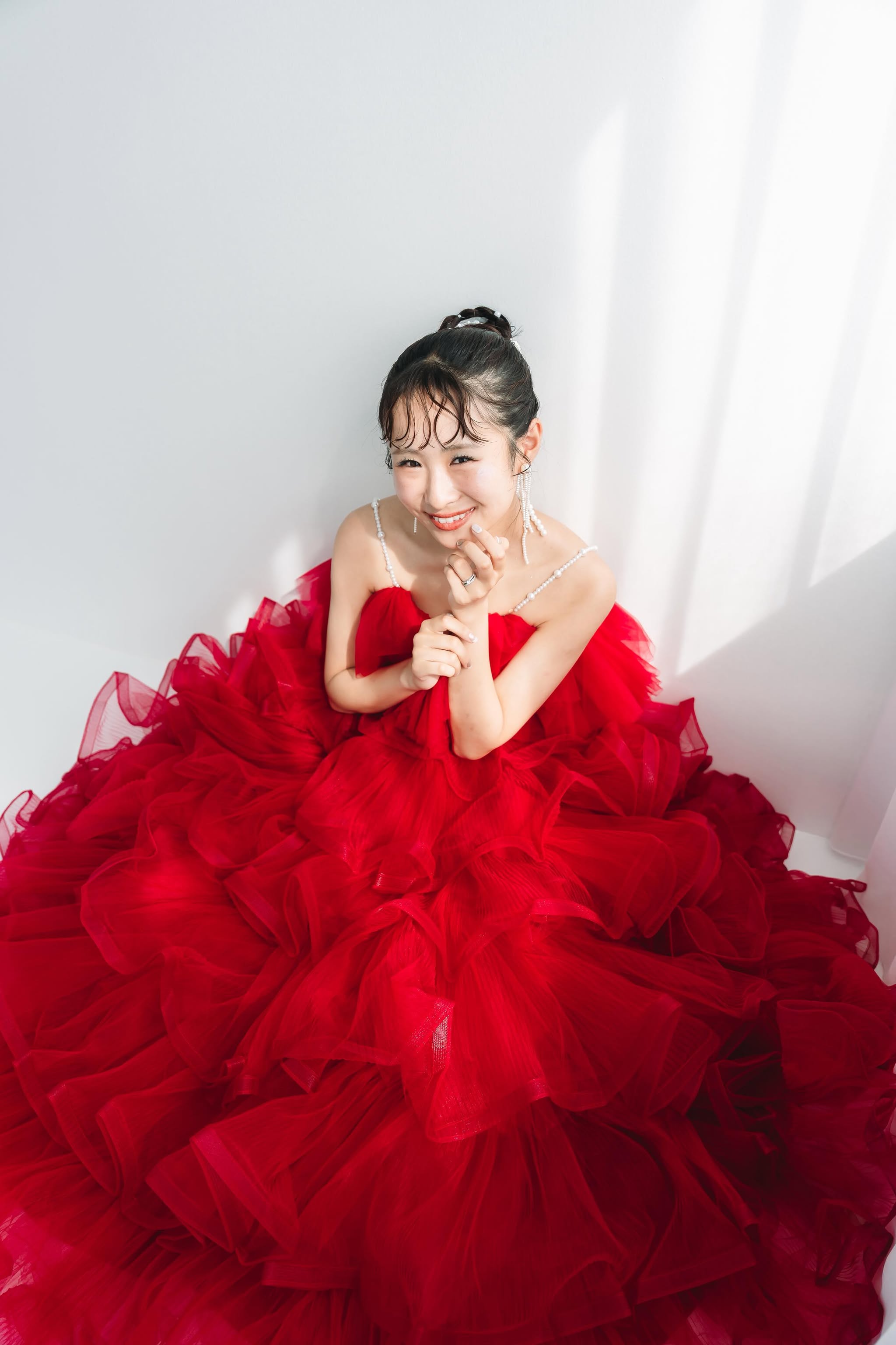 実例写真！カラードレス キャミソール ビーズ チェリーピンク ラッフルフリル ロング 前撮り 二次会