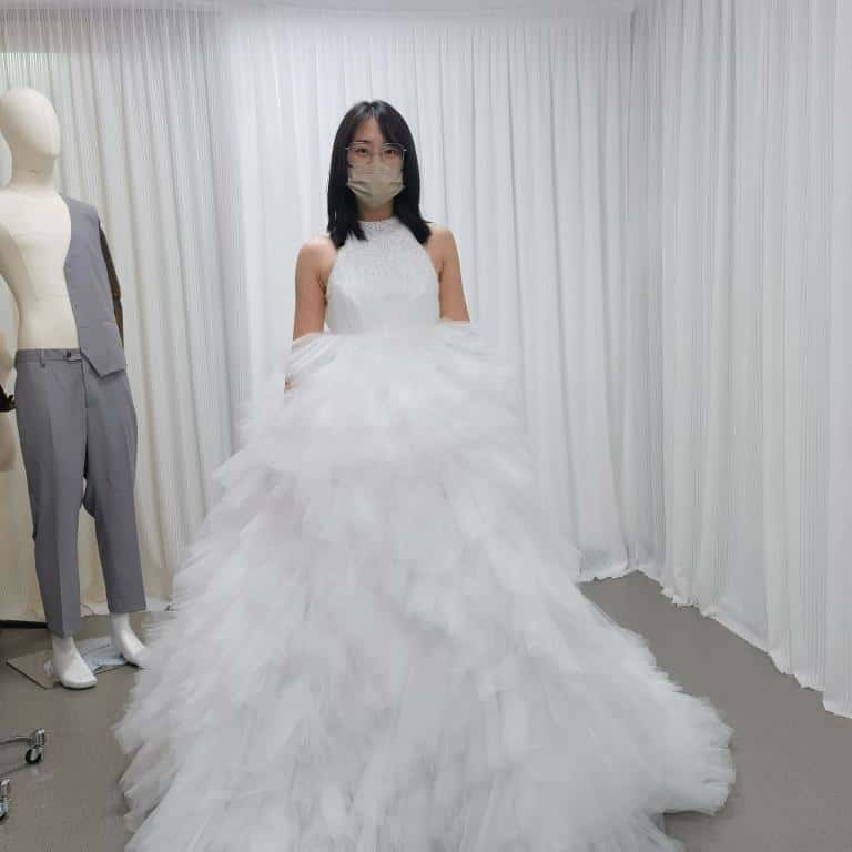 豪華！ウェディングドレス ホルターネック パール もこもこドレス 背中見せ 結婚式 前撮り