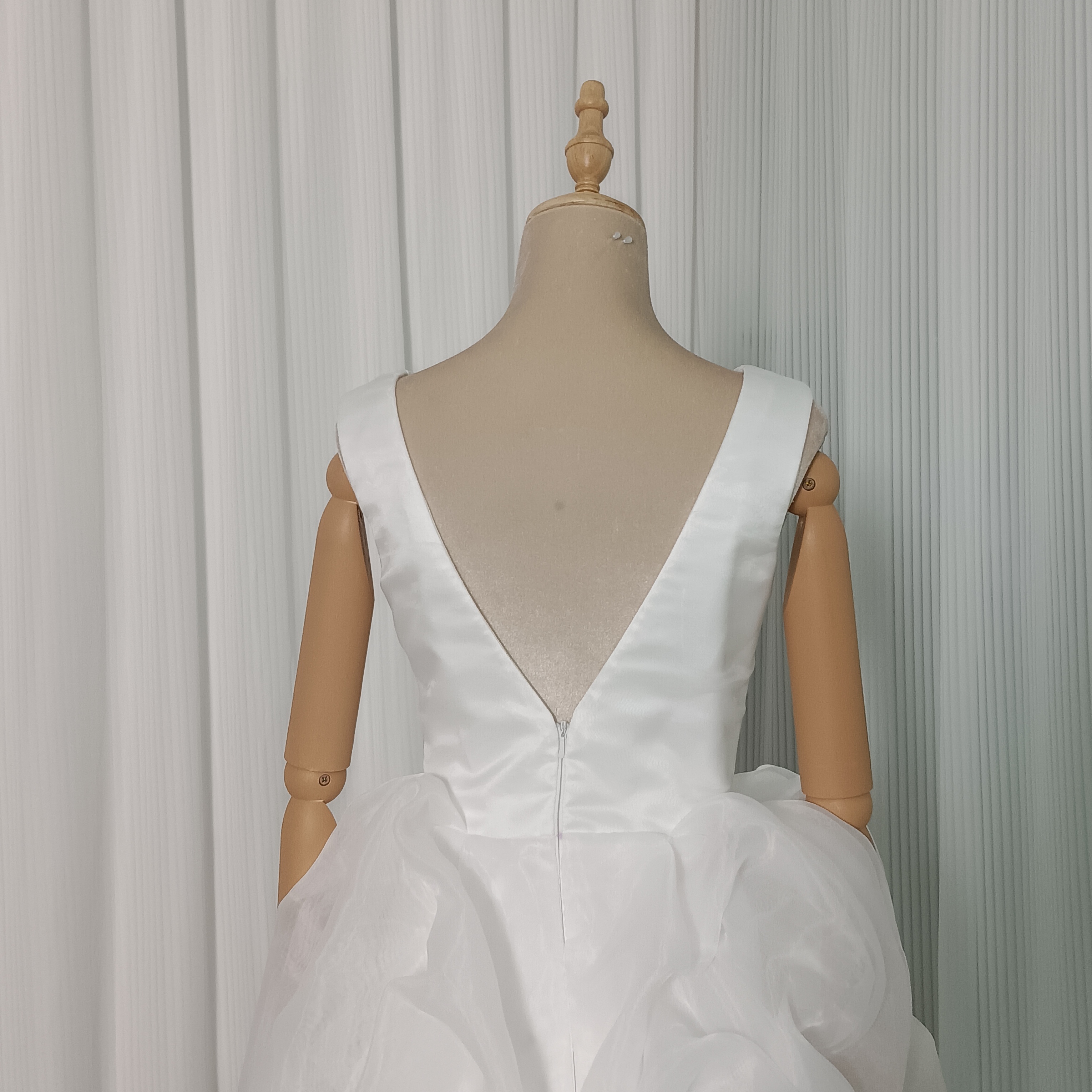パーティードレス ノースリーブ ラッフルフリル フィッシュテール ファスナー 背中見せ 結婚式 前撮り