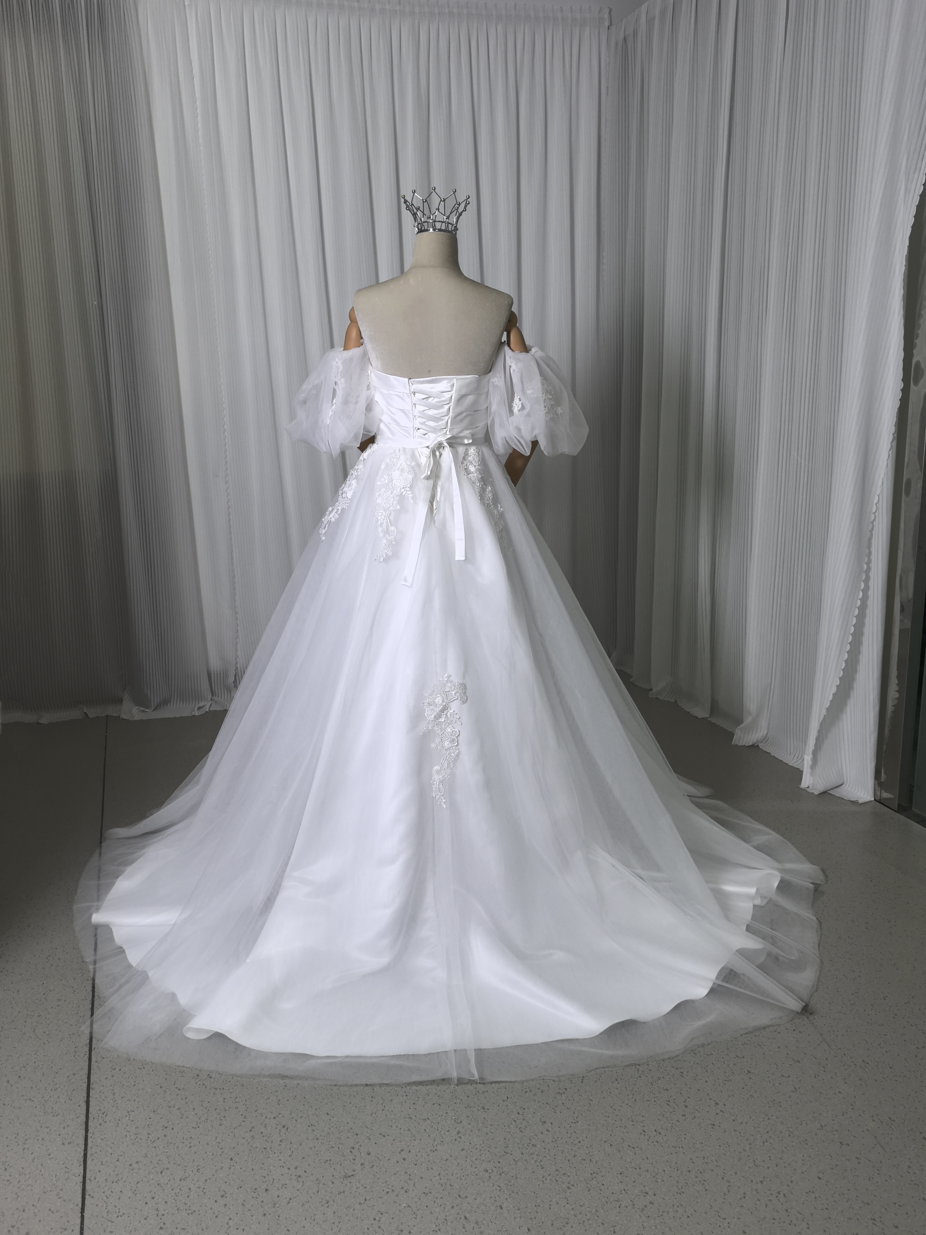 人気上昇！2ways ウェディングドレス オーバースカート パフスリーブ 繊細レース 結婚式 前撮り