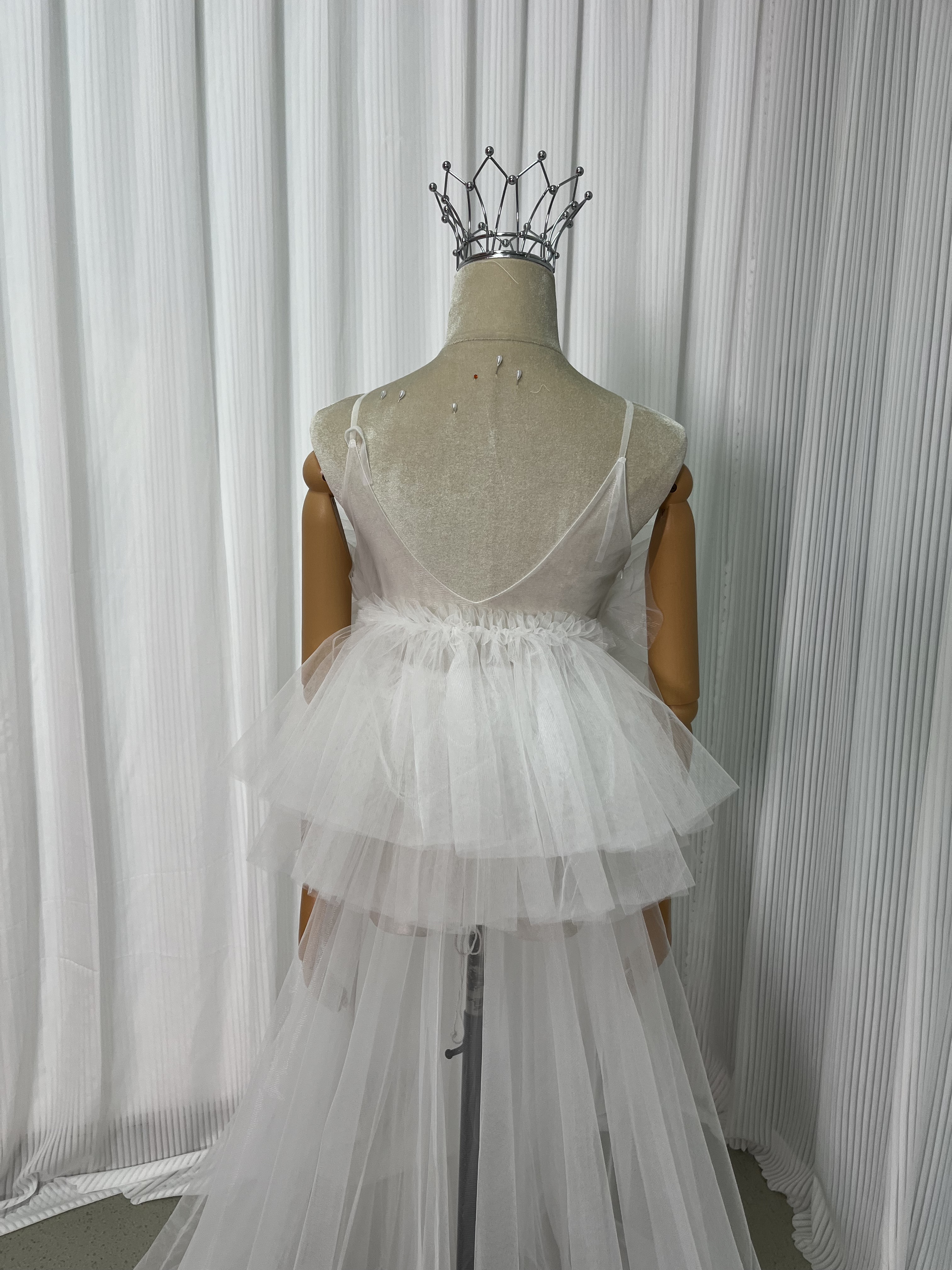 人気上昇！オーバードレス オフホワイト ソフトチュール ラッフルフリル 可愛い 前撮り 妊婦