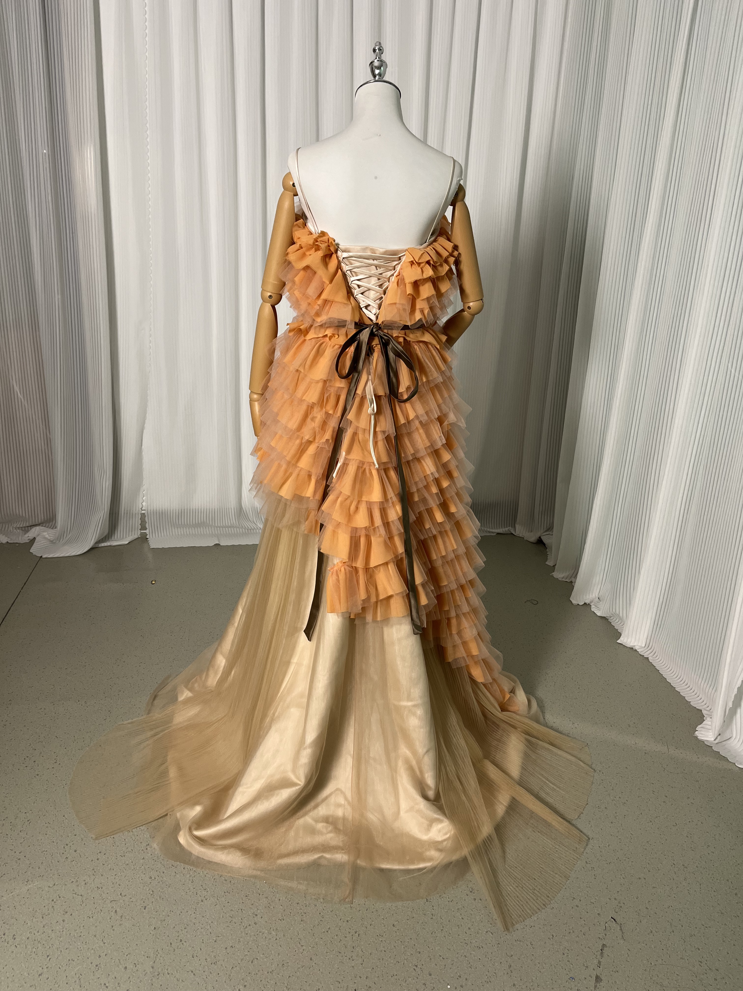豪華！パーティードレス オレンジ キャミソール ラッフルフリル デザイン感 プリーツスカート 前撮り 二次会