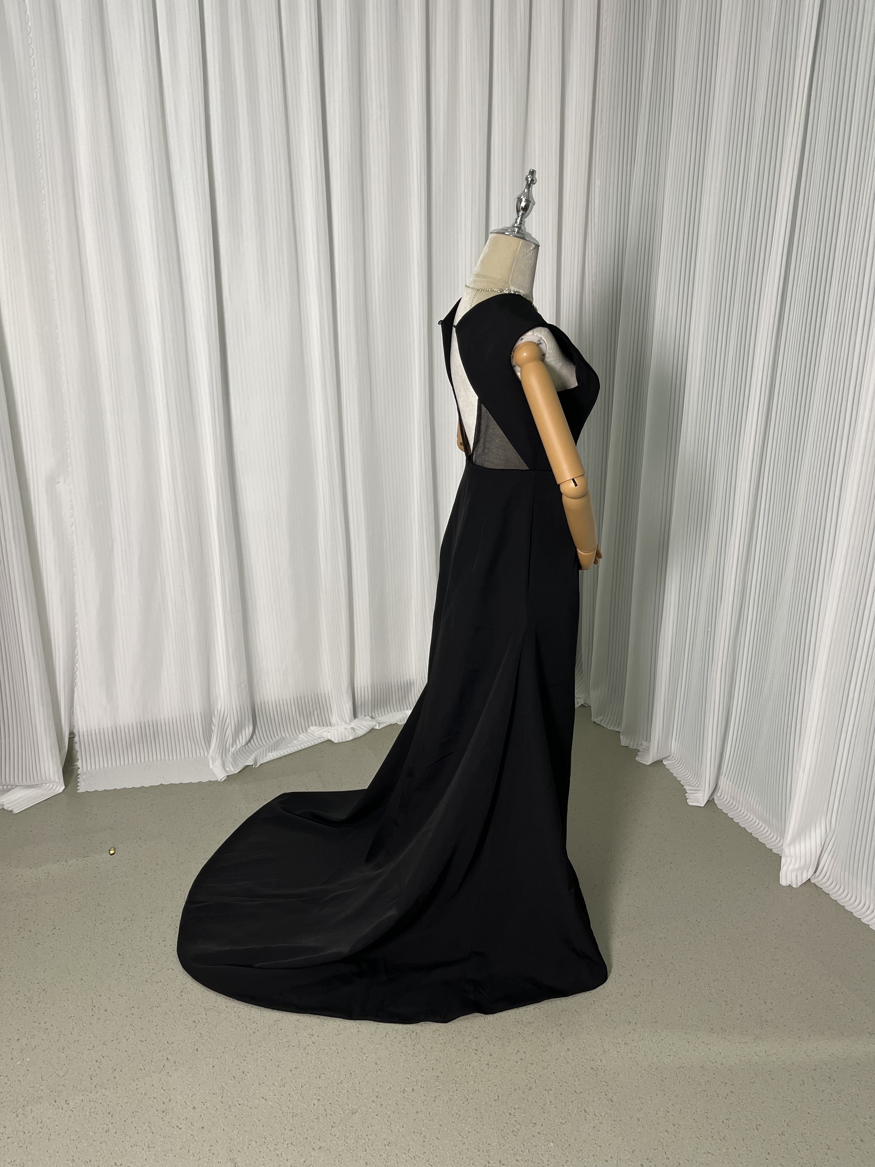 エレガント パーティードレス ブラック 背中見せ ノースリーブ 細見えシルエット 前撮り 二次会