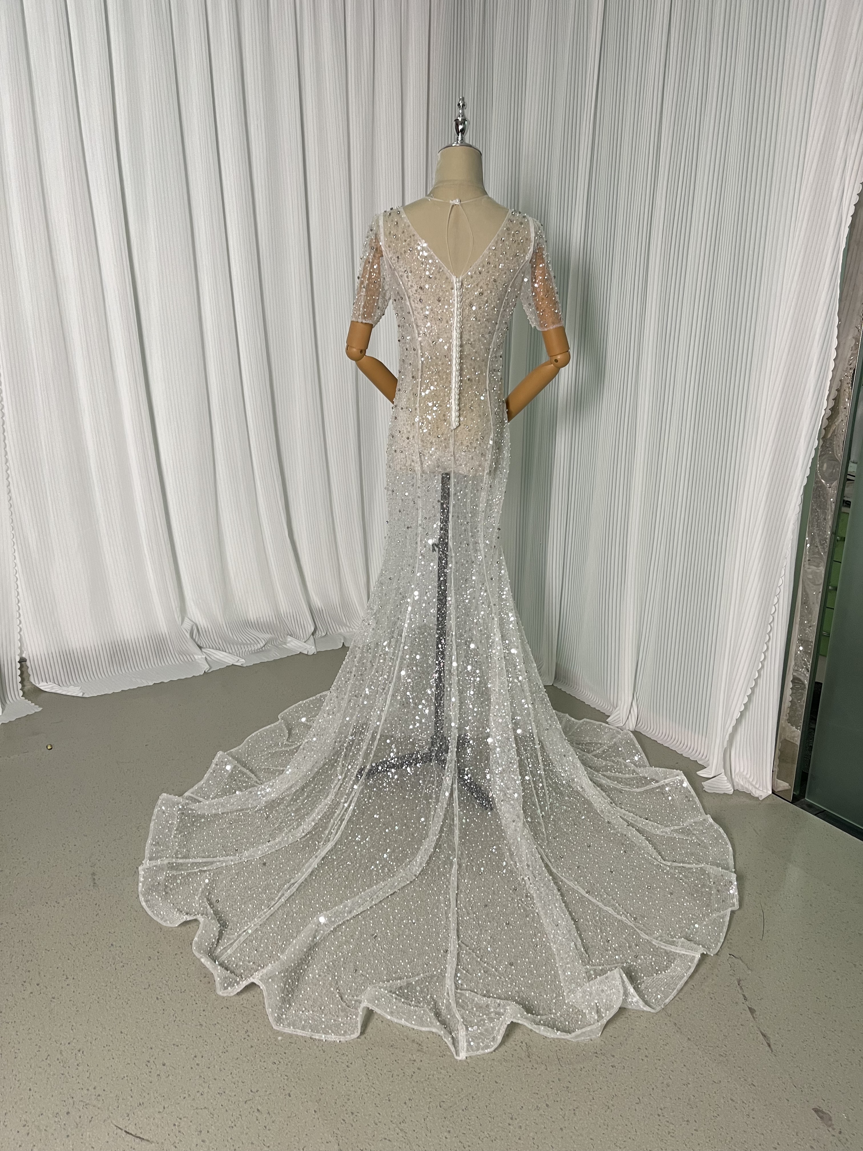 オーバードレス ウエディングドレス 半袖 マーメイドライン キラキラスパンコール ビーズ 結婚式