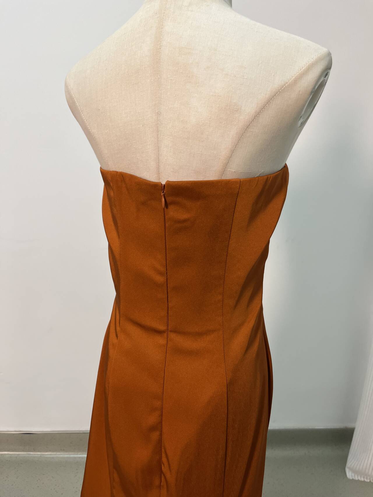 パーティードレス テラコッタ色 ベアトップ ファスナー 二次会/合コン  