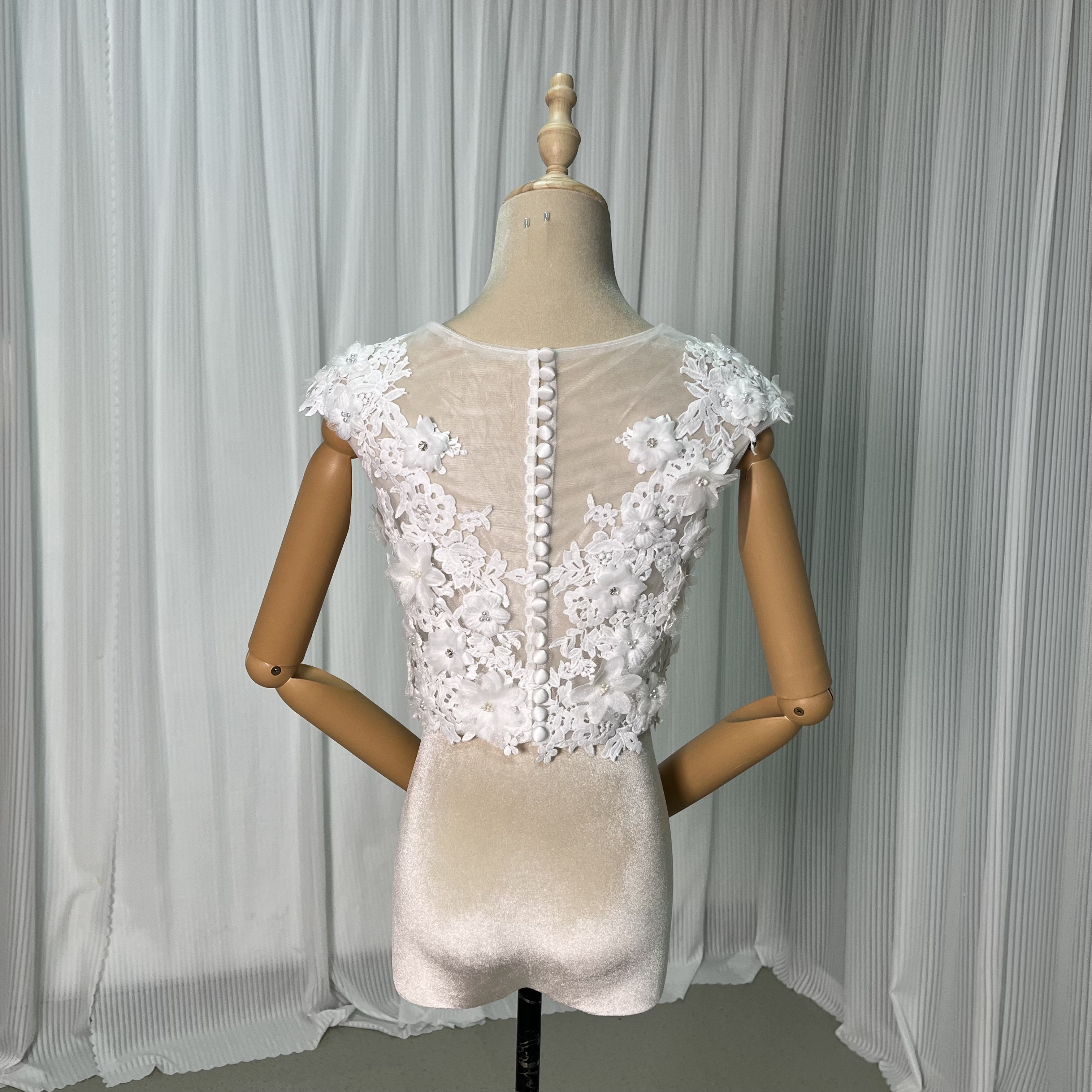 ボレロ 花モチーフ くるみボタン 3D立体レース刺繍 結婚式 可愛い 花嫁