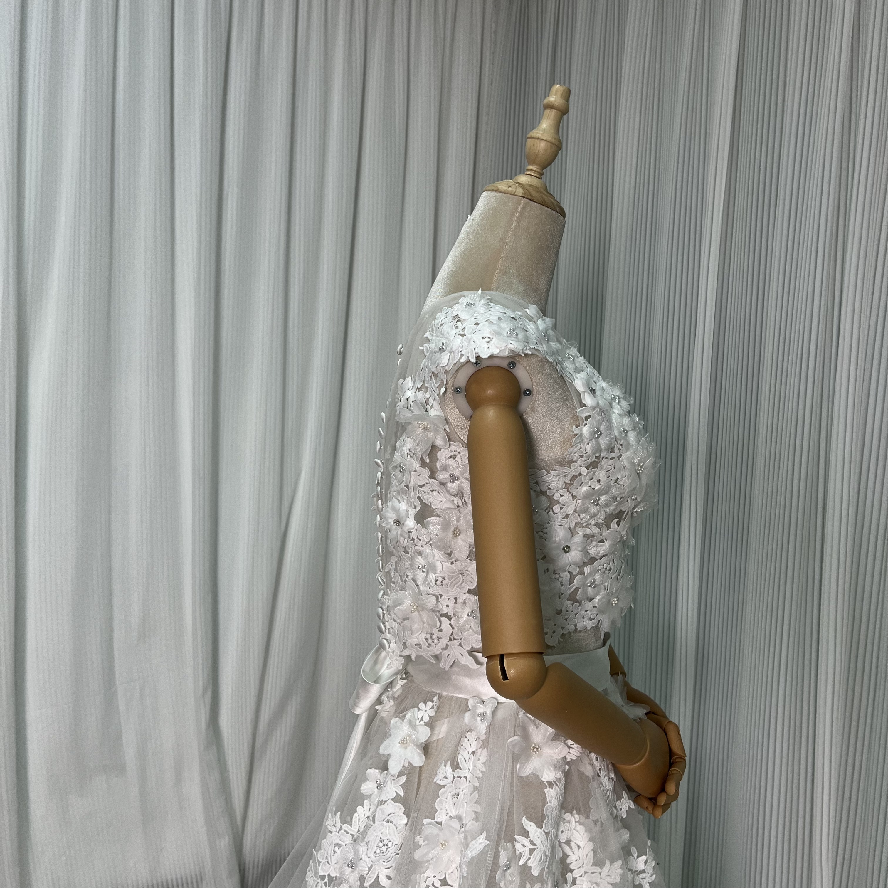 ウエディングドレス オーバードレス+トップス 3D立体レース刺繍 チュールスカート くるみボタン 披露宴/結婚式