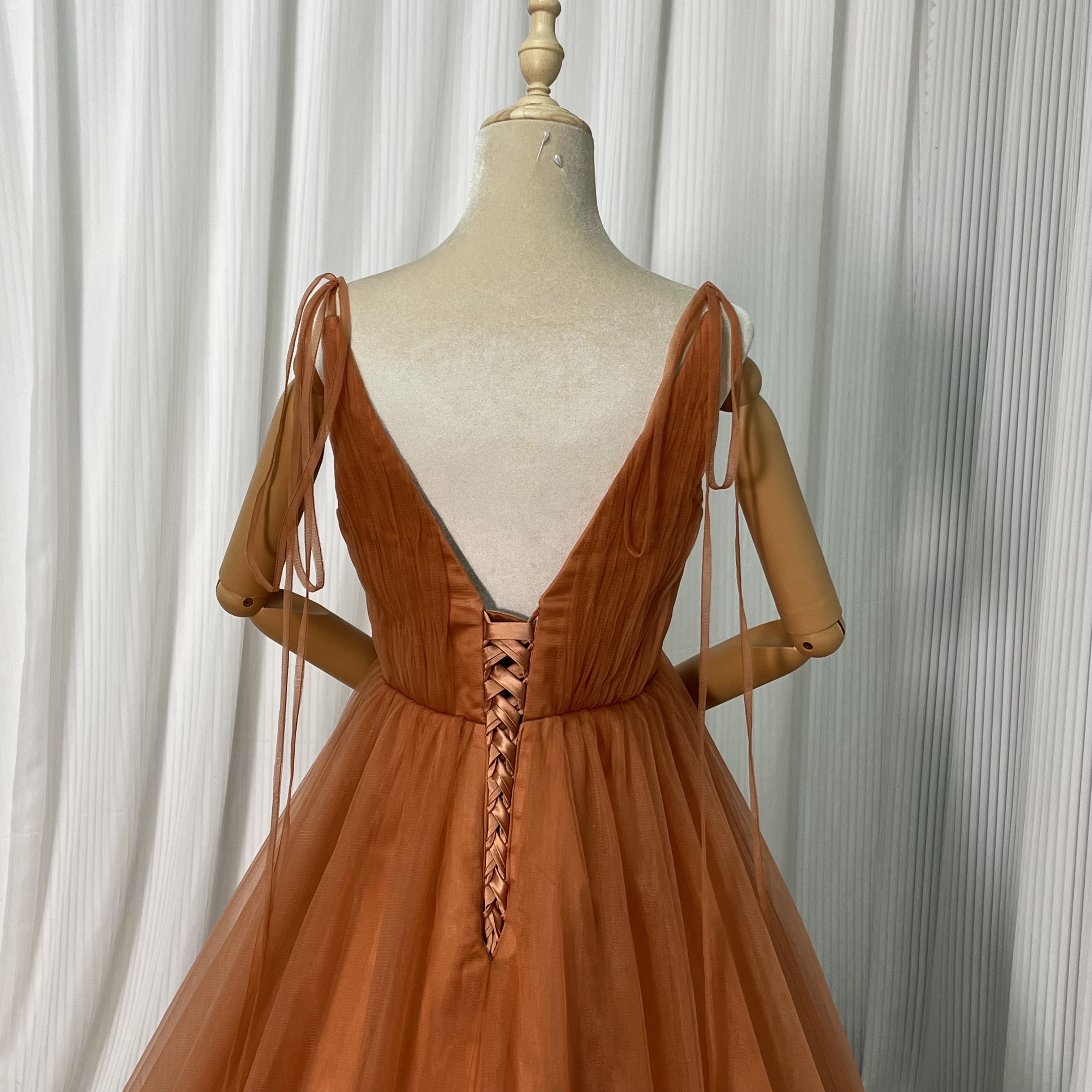 カラードレス テラコッタ色 Vネック キャミソール ソフトチュール 編み上げ 披露宴