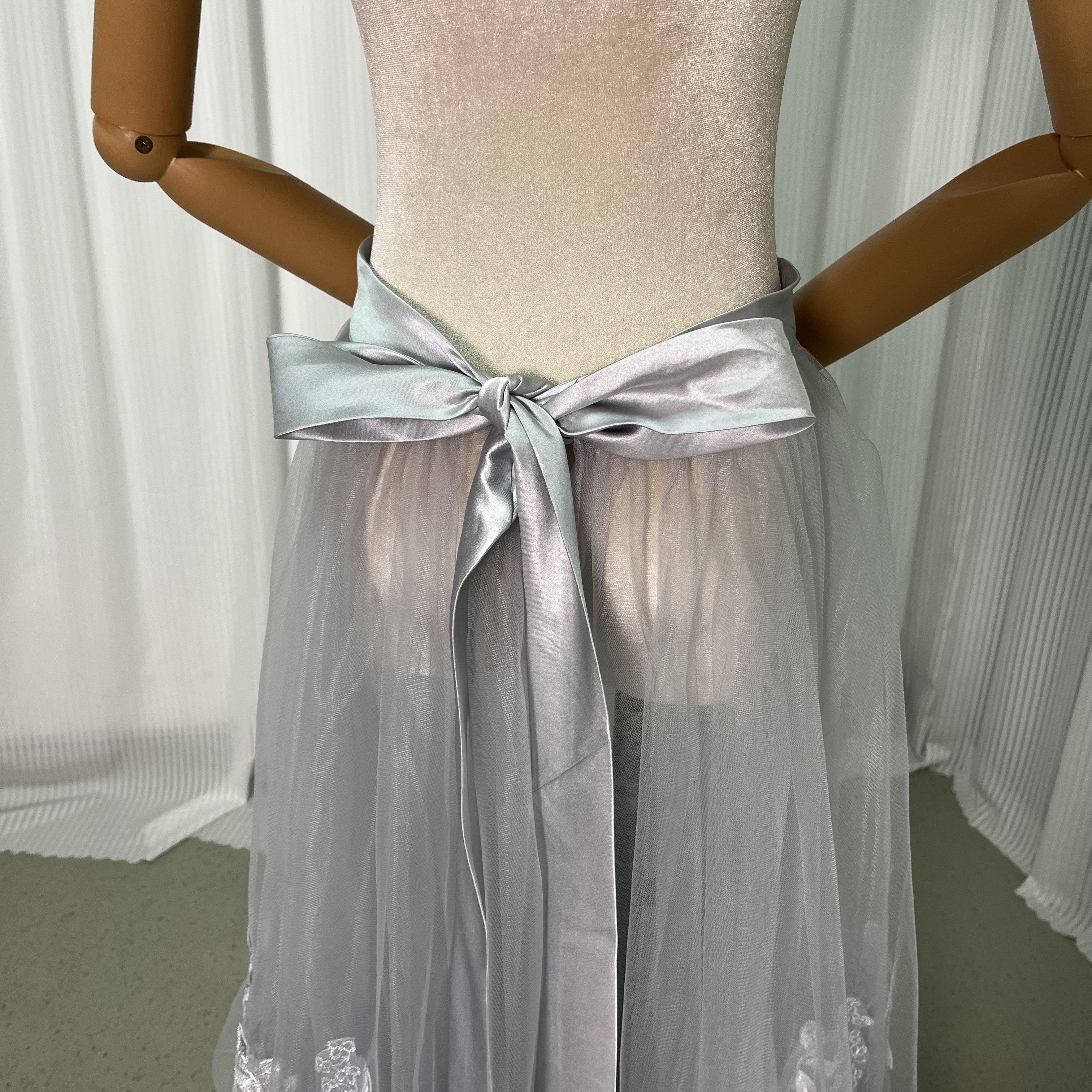 大人気上昇！ウエディングドチュールスカート 薄シルバー ロング リーフ刺繍 花嫁