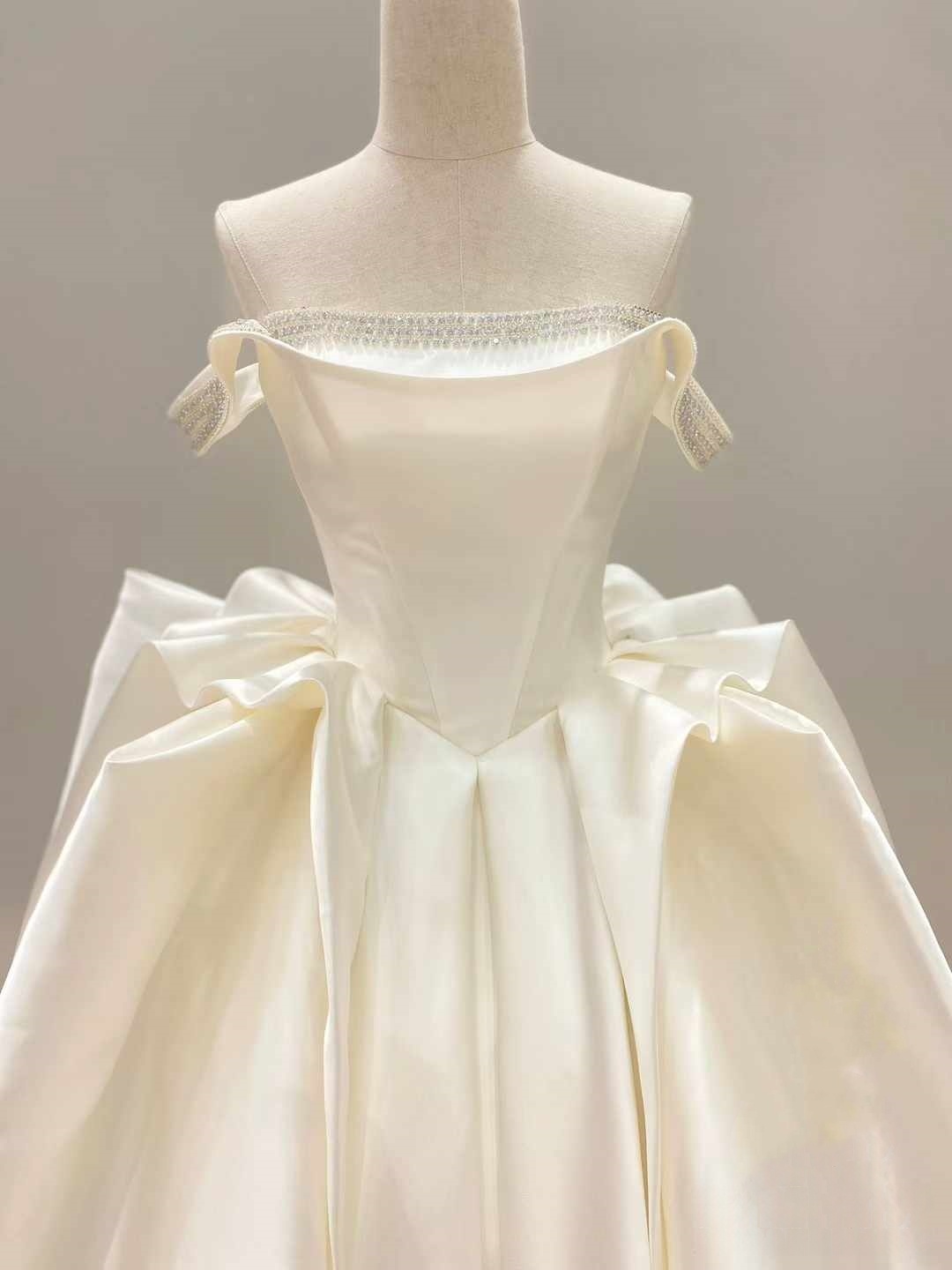 ウエディングドレス オフショルダー アイボリー ビジュー ミカドサテン プリンセスライン 結婚式