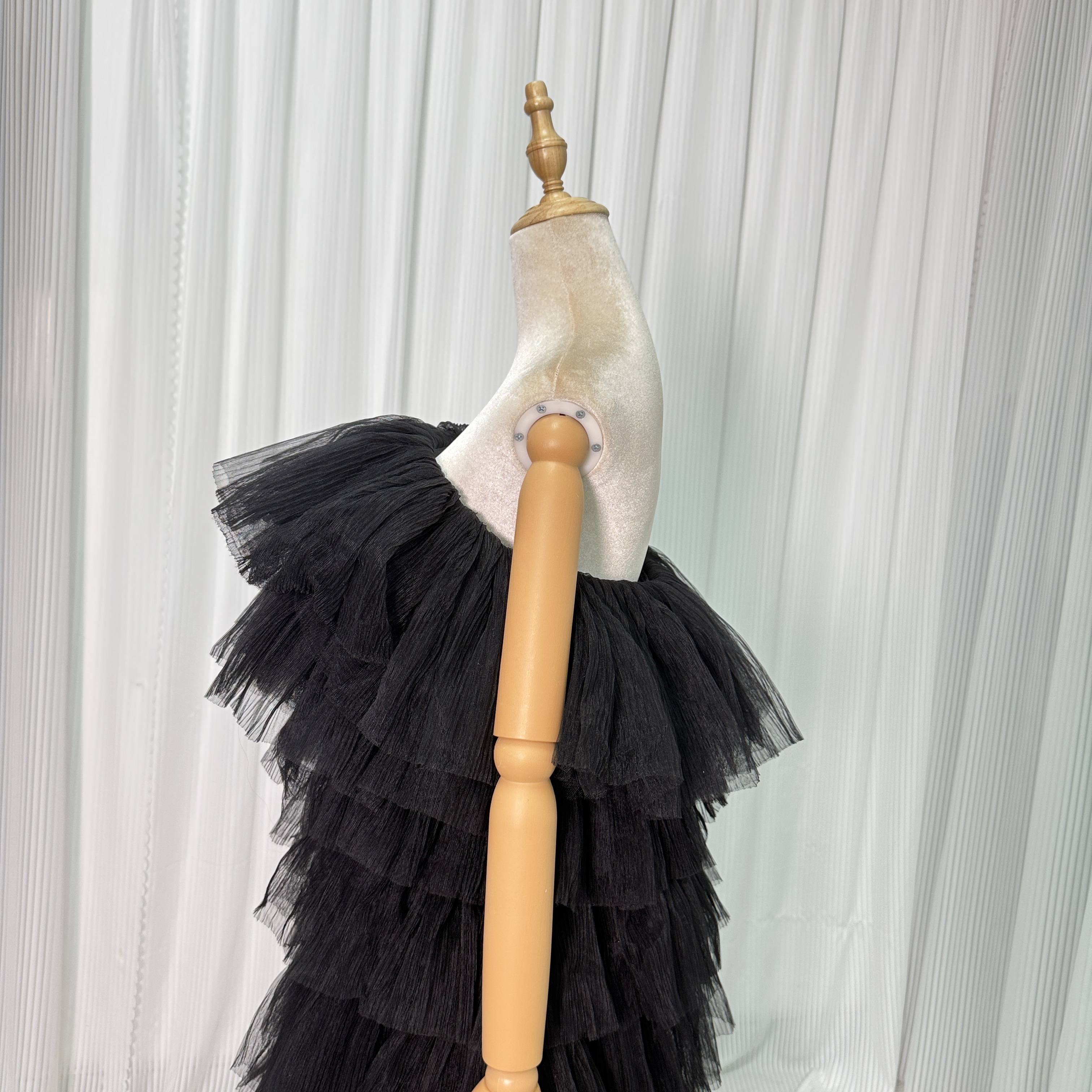 パーティードレス ブラック ベアトップ 柔らかく重ねたチュールスカート 可愛い 前撮り