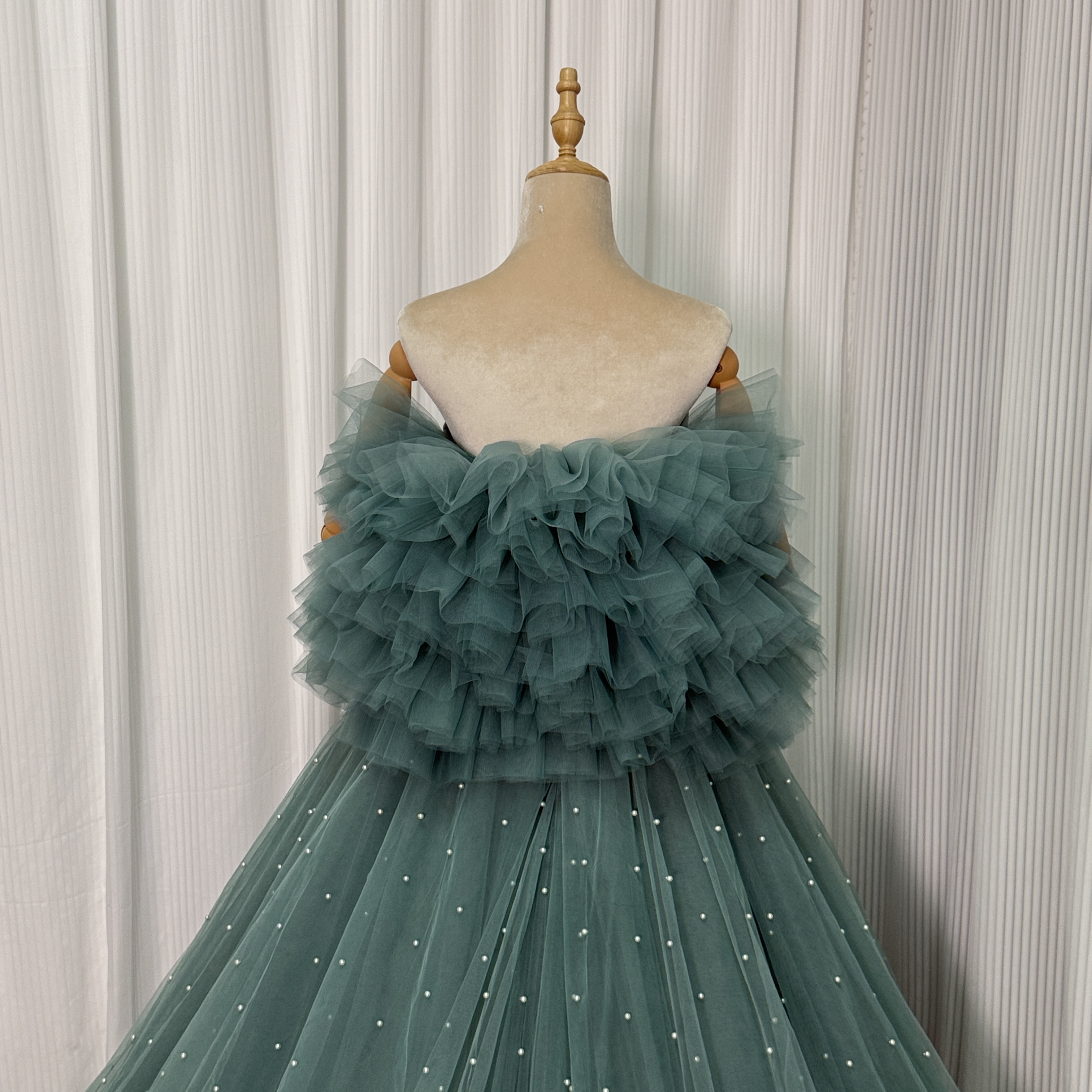 ミントグリーン カラードレス ベアトップ 取り外しふんわりバックリボン パール チュールスカート 披露宴