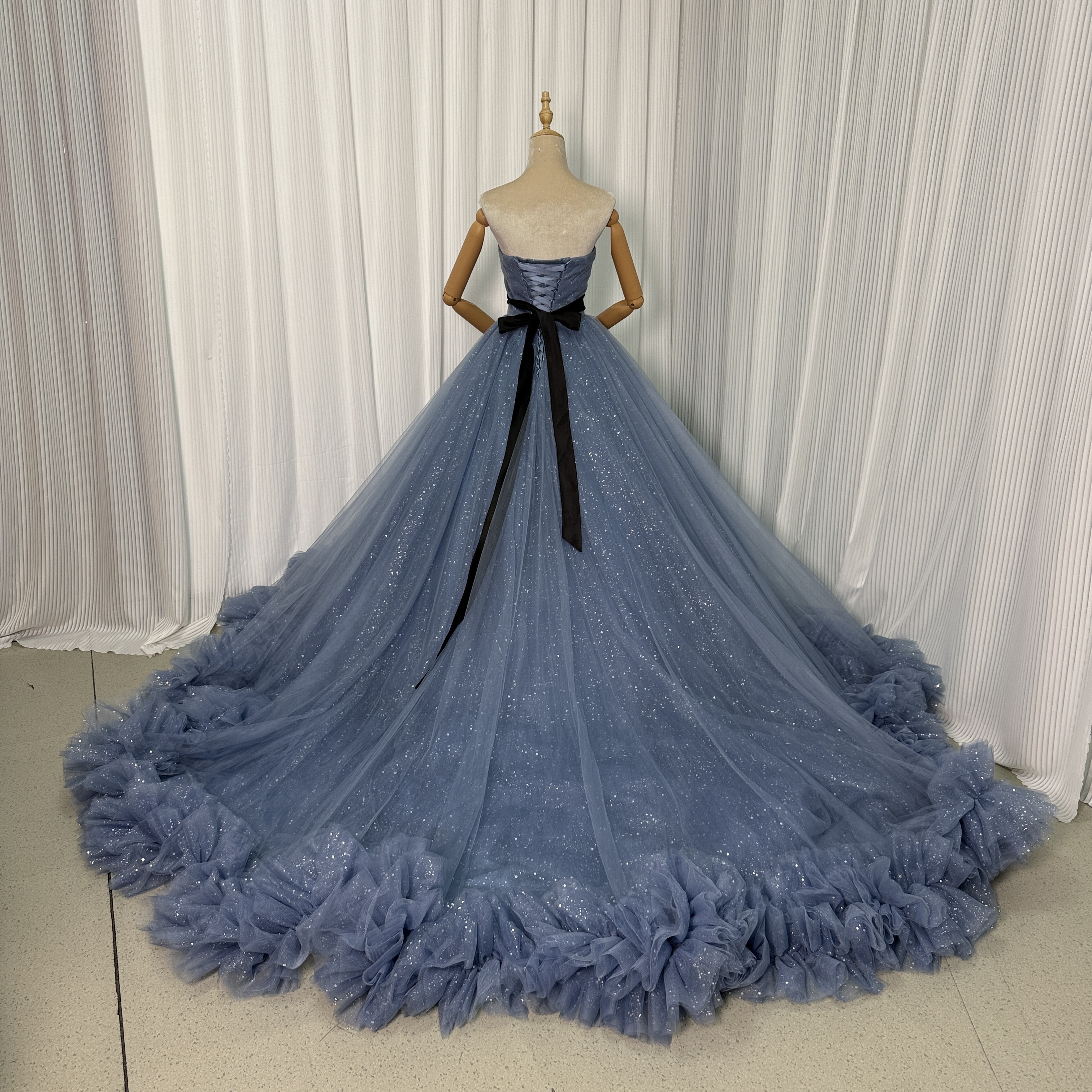 カラードレス ブルー ベアトップ キラキラチュール ラッフルフリル プリンセスライン 花嫁