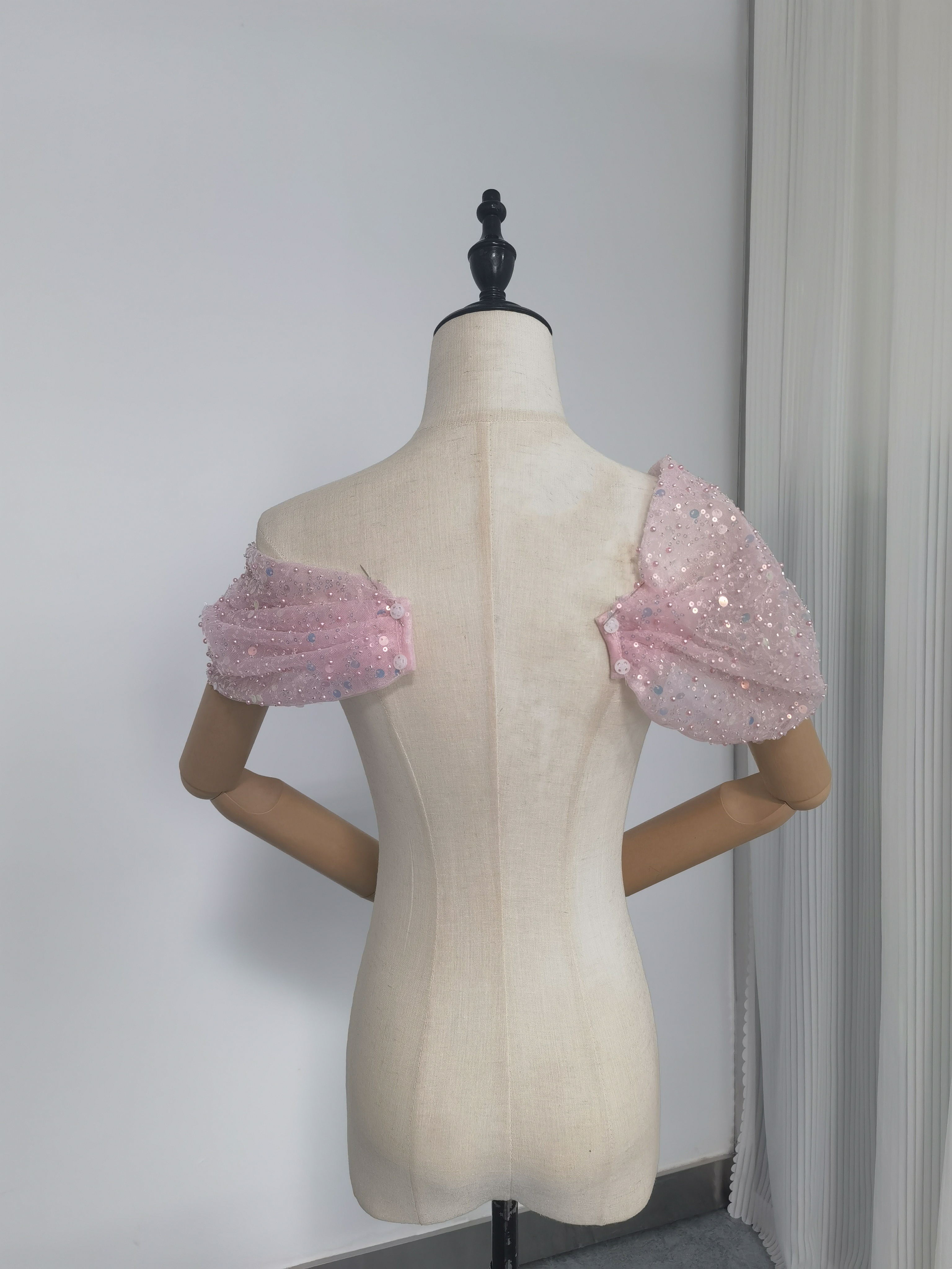 取り外しオフショルダー ピンク キラキラスパンコール 可愛い 花嫁/ウェディングドレス