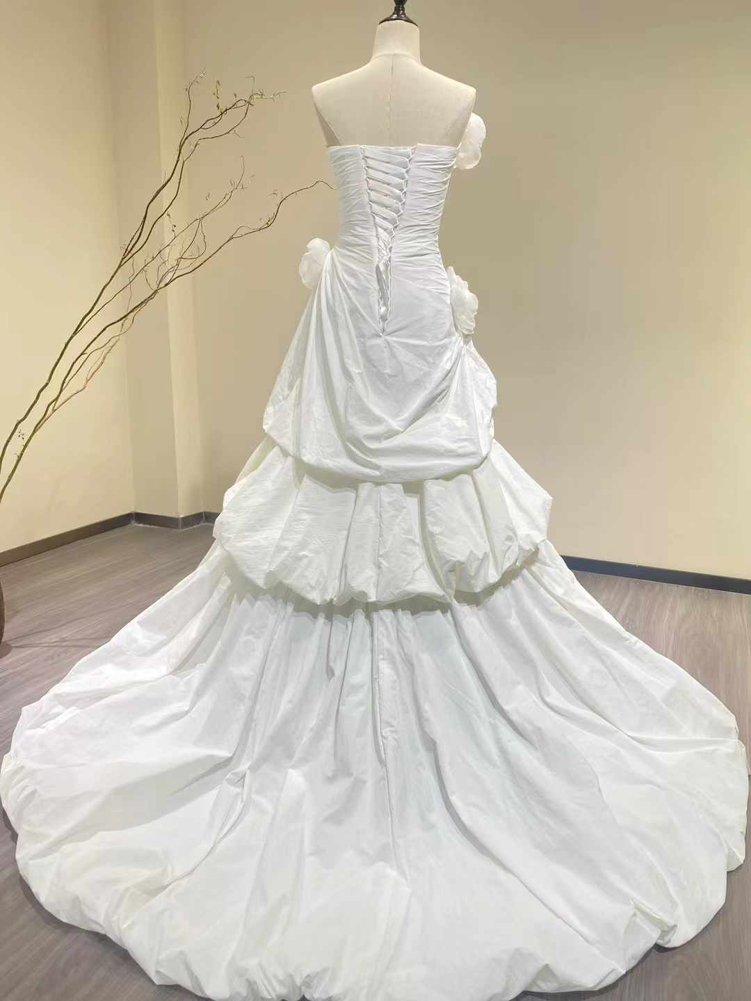 ウェディングドレス デザイン感 マーメイドライン ハンドメイド ラッフルフリル シルクタフタ 花嫁