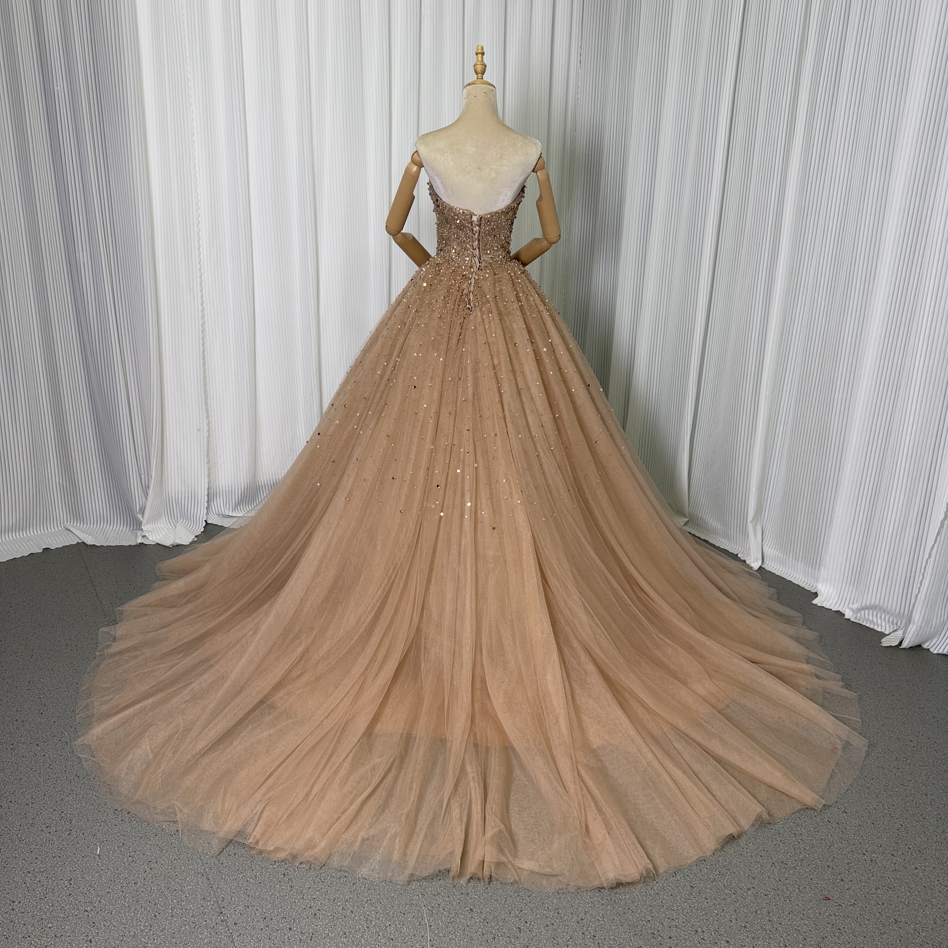 フランス風 カラードレス シャンパン色 ベアトップ シークインチュール チュールスカート 披露宴