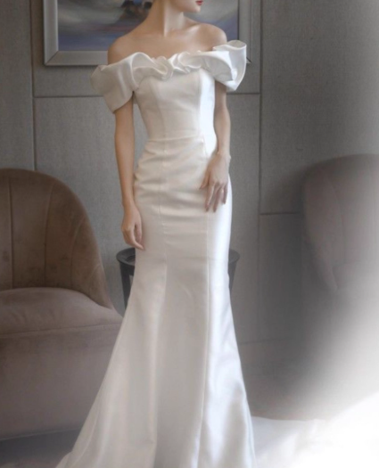 ウエディングドレス オフショルダー マーメイドライン 編み上げ 優雅なシルエット 結婚式/披露宴