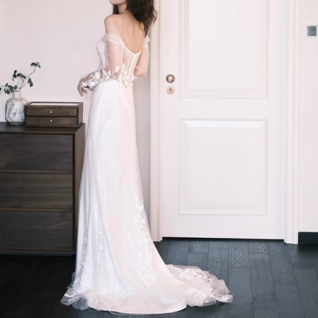 ウエディングドレス オフショルダー シースルー袖 繊細レース スレンダーライン 2次会/合コン