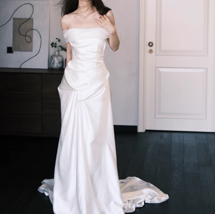 フランス風 ウエディングドレス オフショルダー 優雅なシルエット 大人っぽい 結婚式/披露宴
