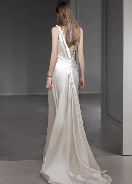 パーティードレス オフホワイト キャミソール 優雅なシルエット セクシー 背中見せ 合コン/デート