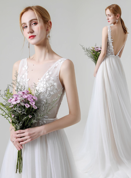 ウェディングドレス Vネック リーフ刺繍 ノースリーブ 背中見せ ふわふわドレス 結婚式/披露宴