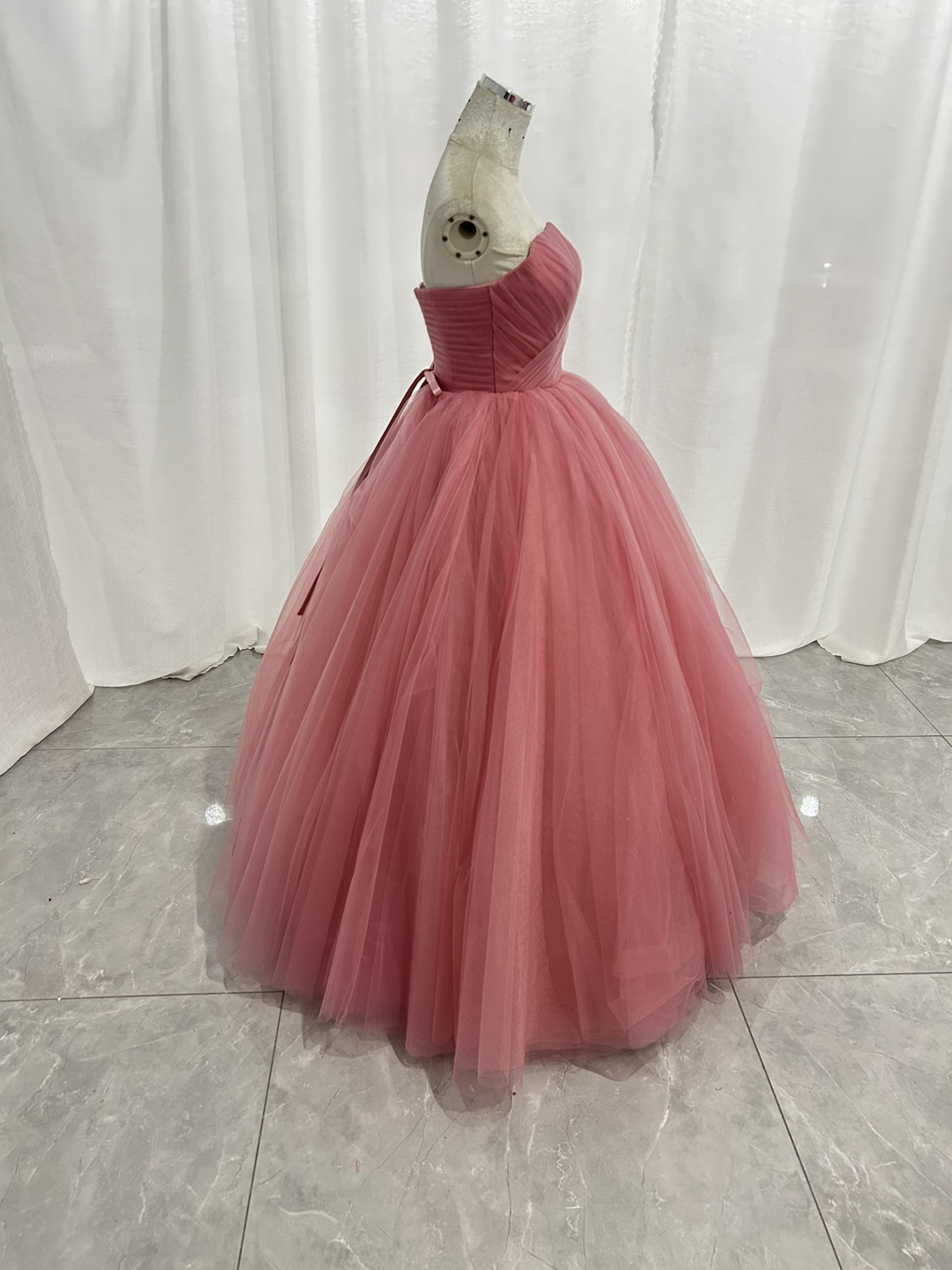 美品！カラードレス ローズピンク ベアトップ 可愛い ラッフルフリル ボリュームドレス 前撮り