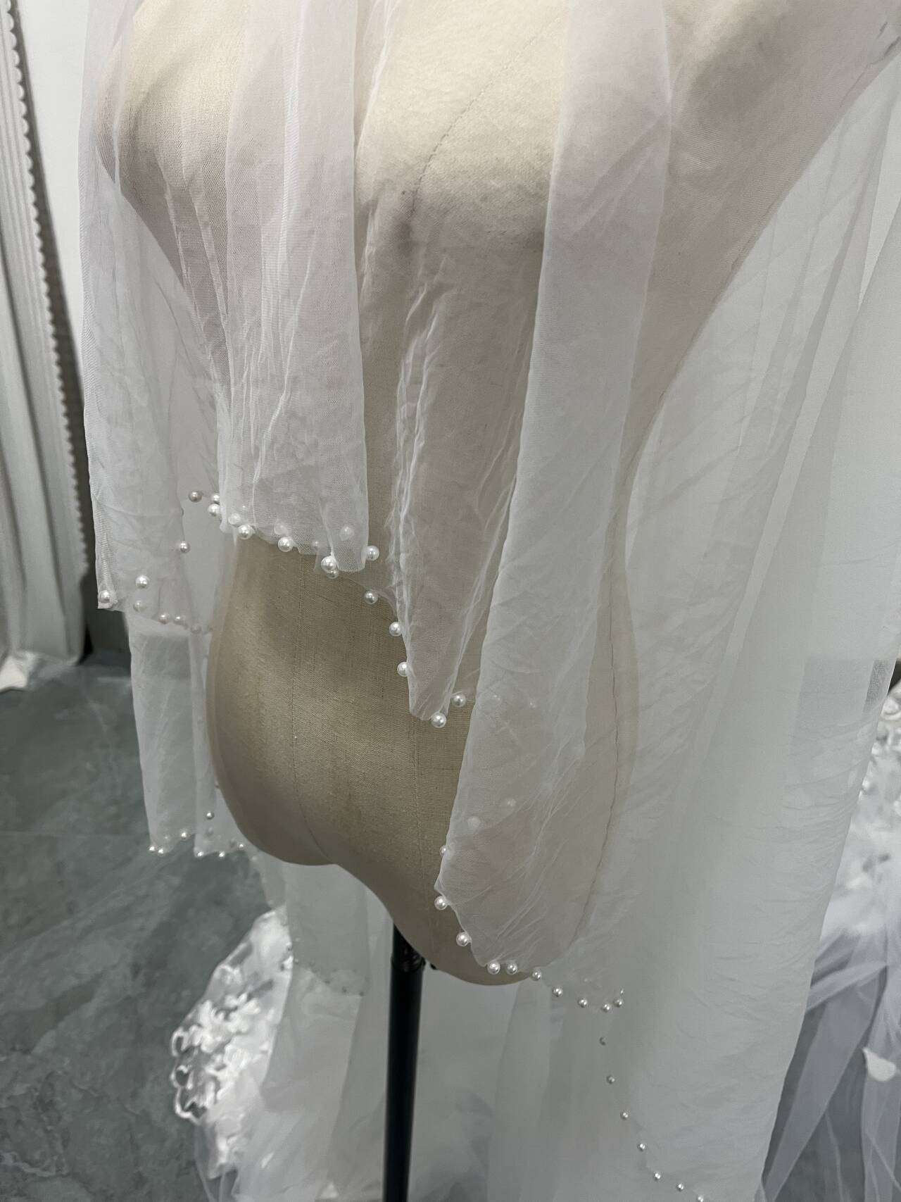 美品！ロングベール パール ベールダウン可能 繊細レース 花嫁/ウェディングドレス