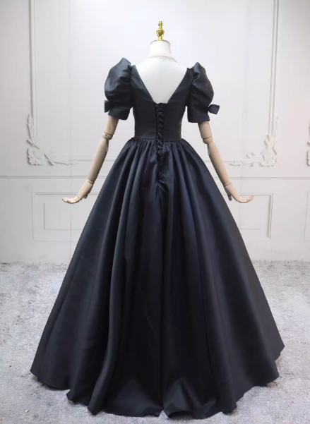 パーティードレス ブラック パフスリーブ リボン 細見えシルエット 光沢サテン 編み上げ ロング 披露宴