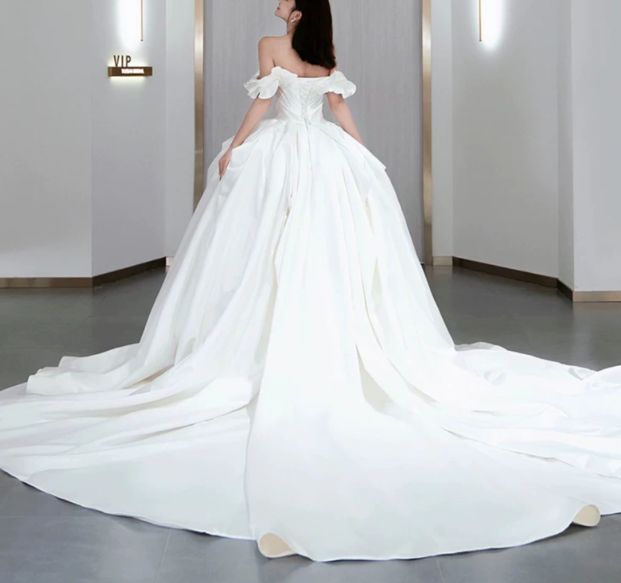 ウエディングドレス オフショルダー ラッフルフリル プリンセスライン ロングトレーン 編み上げ 結婚式