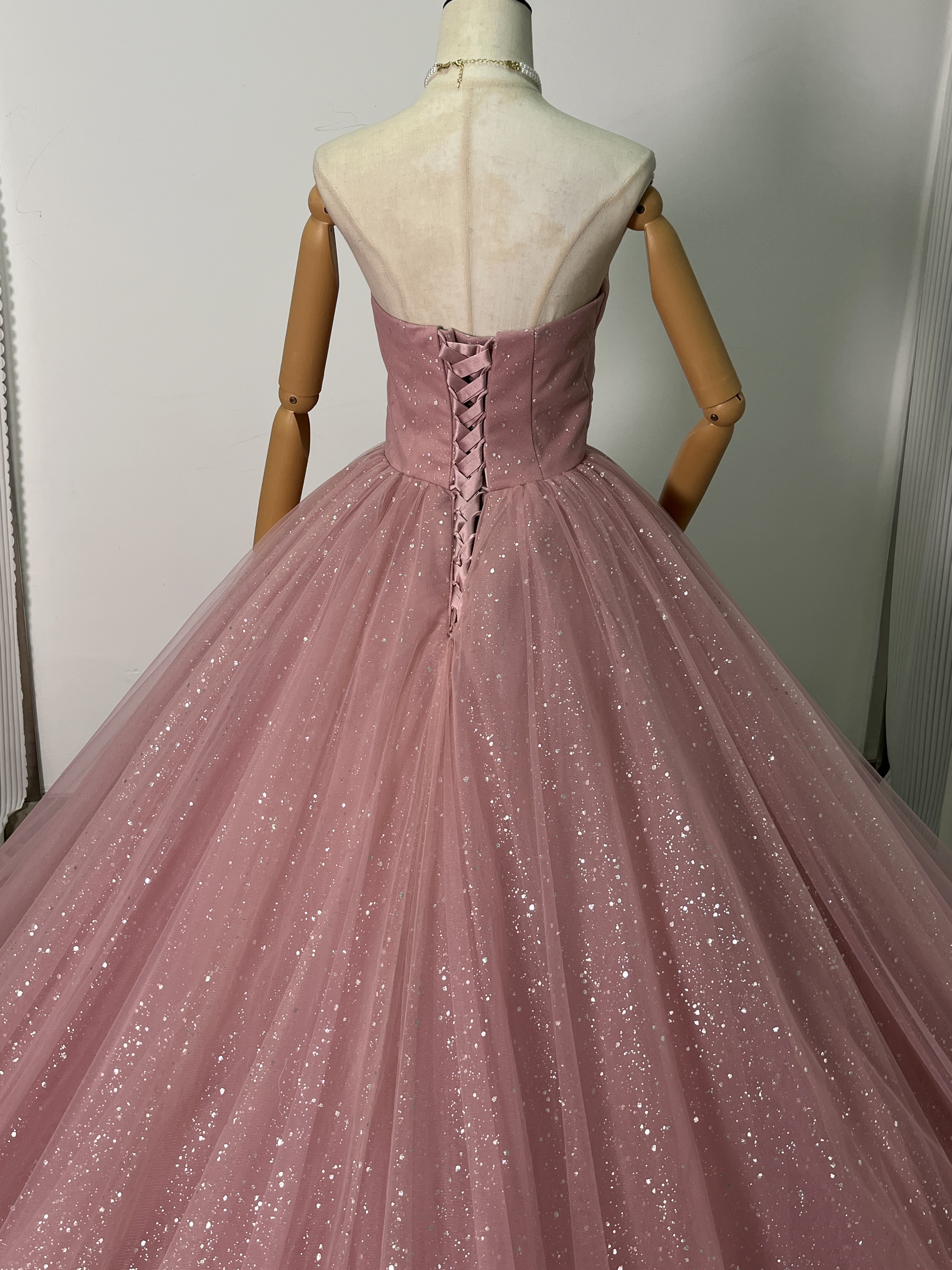 憧れのドレス ピンク カラードレス キラキラチュール ベアトップ ラッフルフリル 編み上げ 花嫁/前撮り