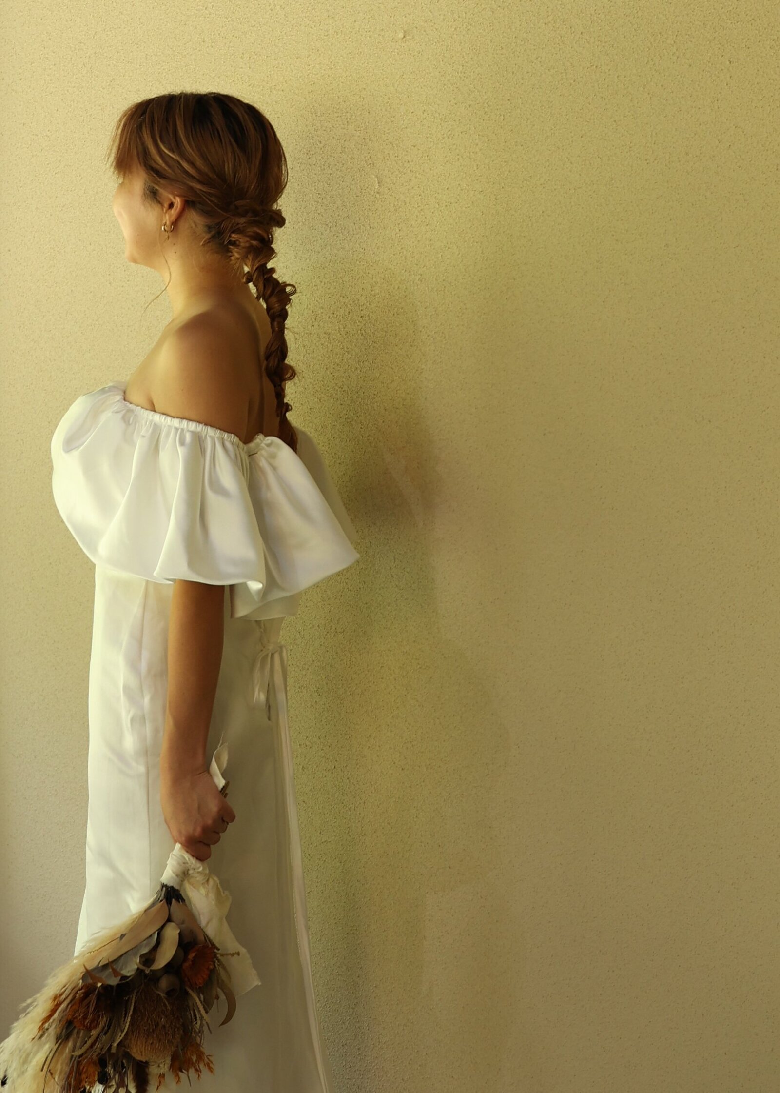 パーティードレス オフホワイト オフショル 光沢サテン 前撮り 色直し