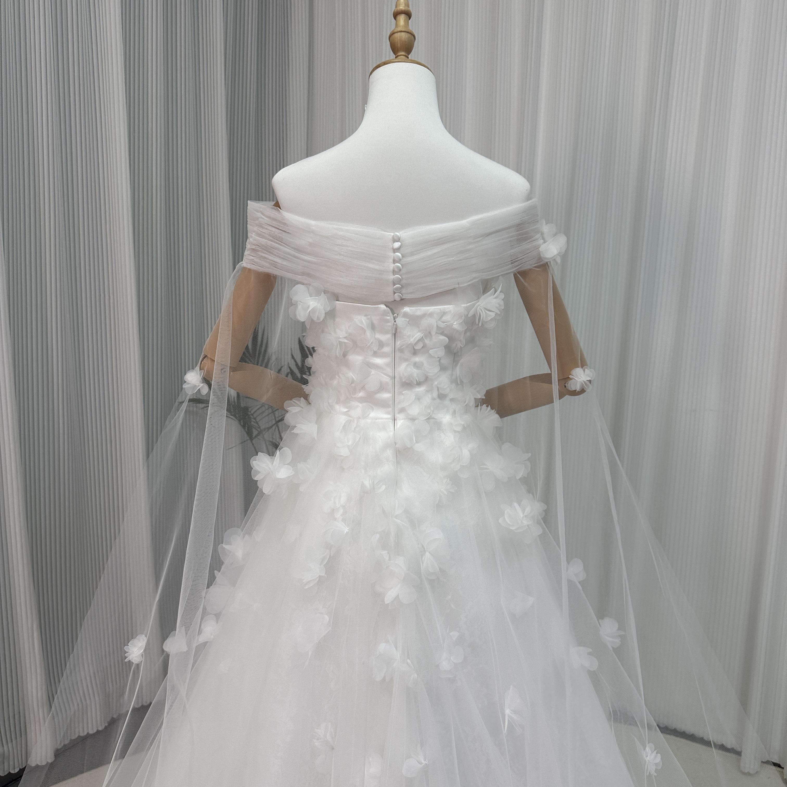 フランス風 ウエディングドレス オフショルダー 3D立体花レース刺繍 優雅なシルエット トレンド人気 結婚式
