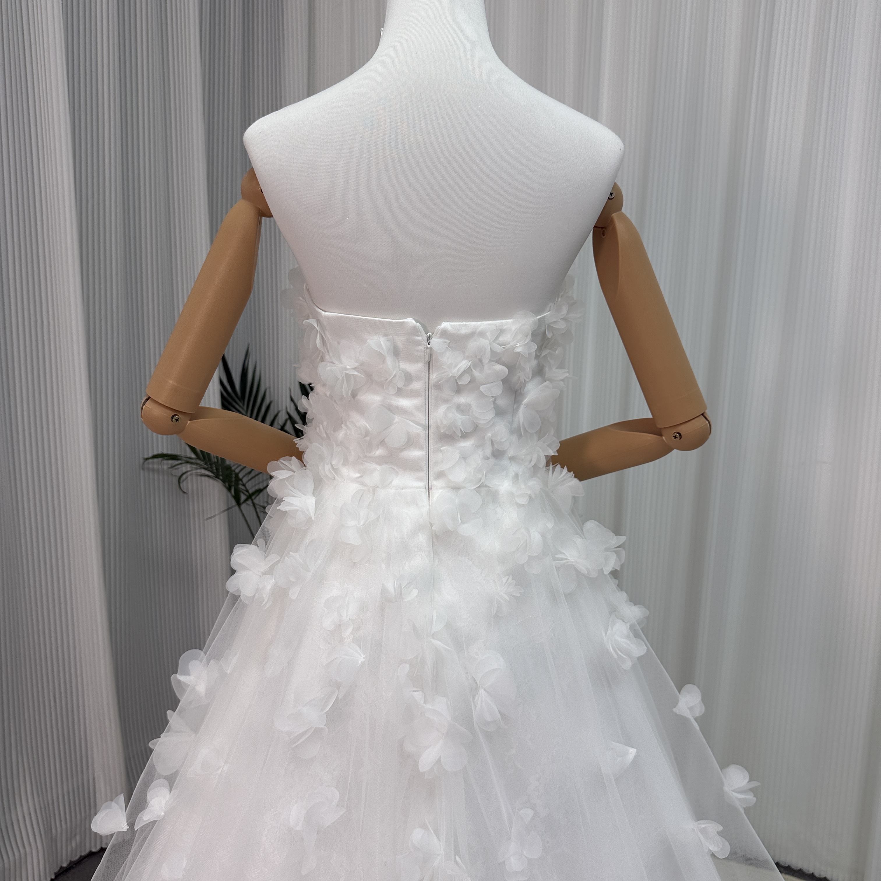 フランス風 ウエディングドレス ベアトップ 3D立体花レース刺繍 優雅なシルエット トレンド人気 結婚式