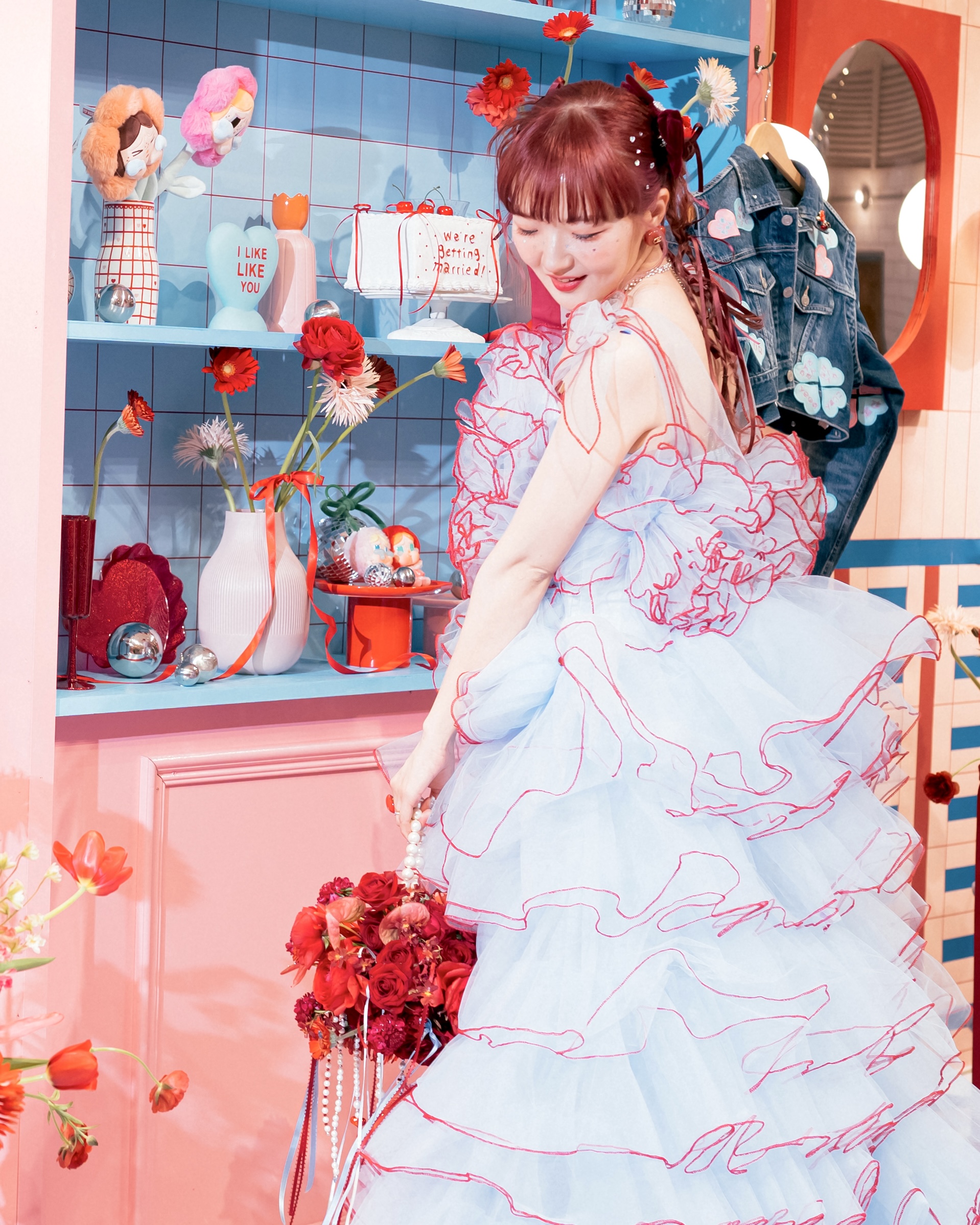 実例写真！カラードレス ブルー キャミソール ラッフルフリル 可愛い ボリュームドレス 前撮り トレンド人気