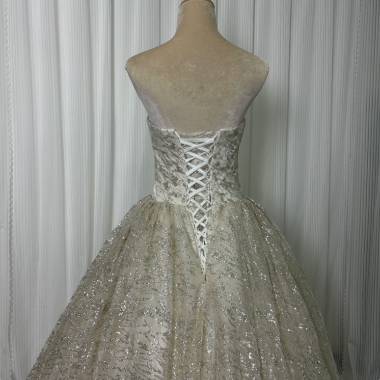 華やか ウェディングドレス ベアトップ グリッタードレス 憧れのドレス 結婚式