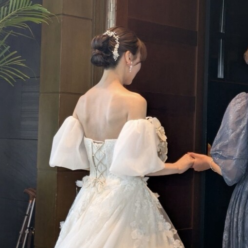 実例写真！パフスリーブ オフホワイト 取り外し袖 ソフトチュール ストレッチ 花嫁/ウェディングドレス