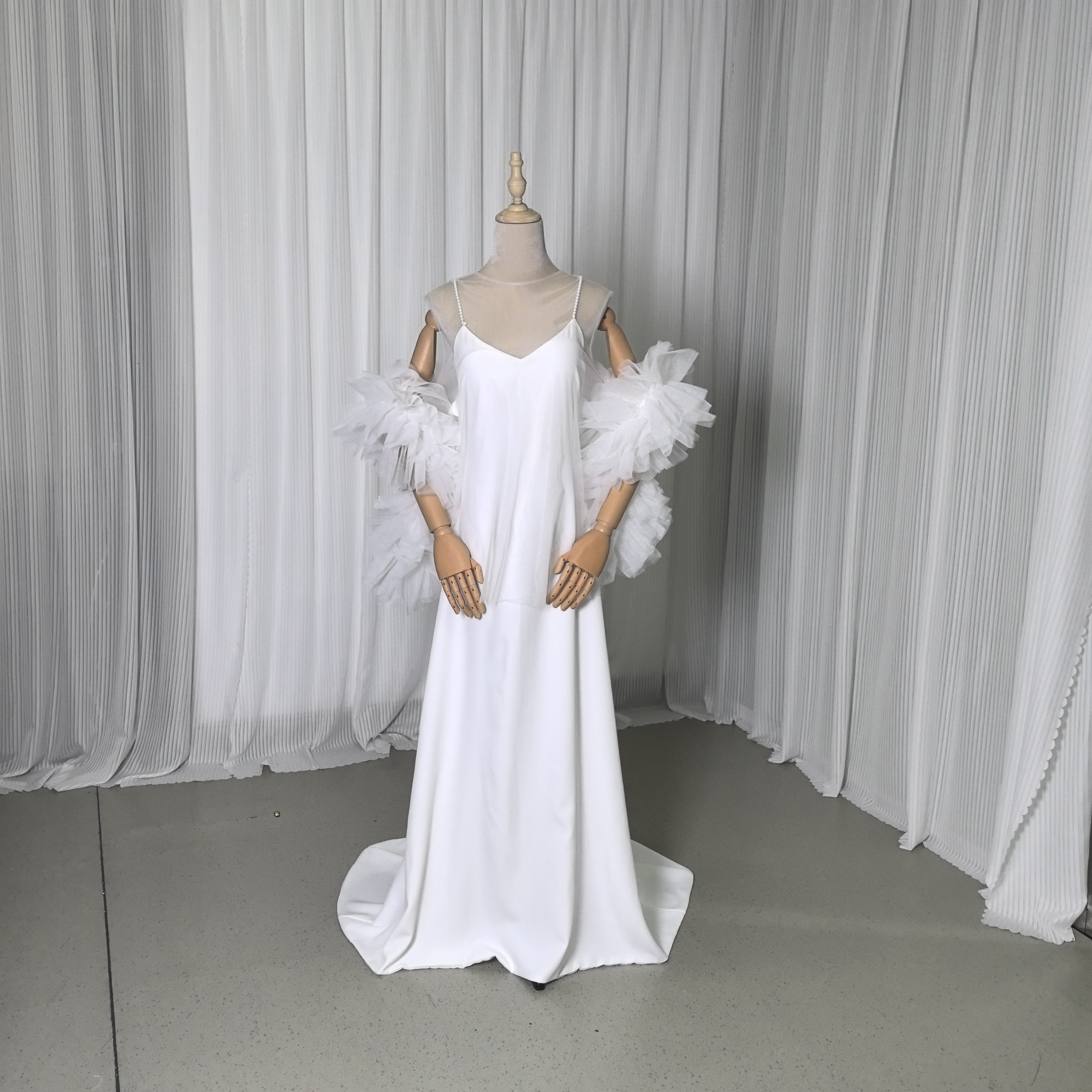 人気上昇！2ways ウエディングドレス+トップス フリル袖 パール スレンダーライン ソフトチュール 背中見せ 前撮り