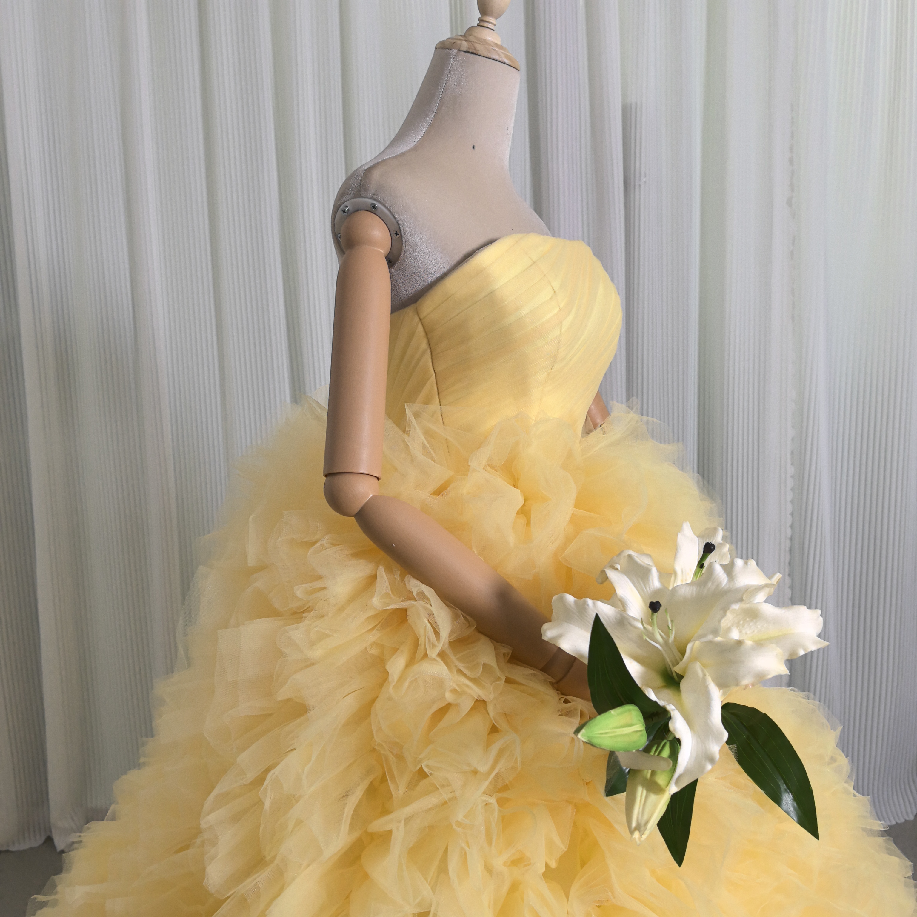 カラードレス パステルイエロー ベアトップ もこもこドレス 抜群のおしゃれ見え ソフトチュール 花嫁