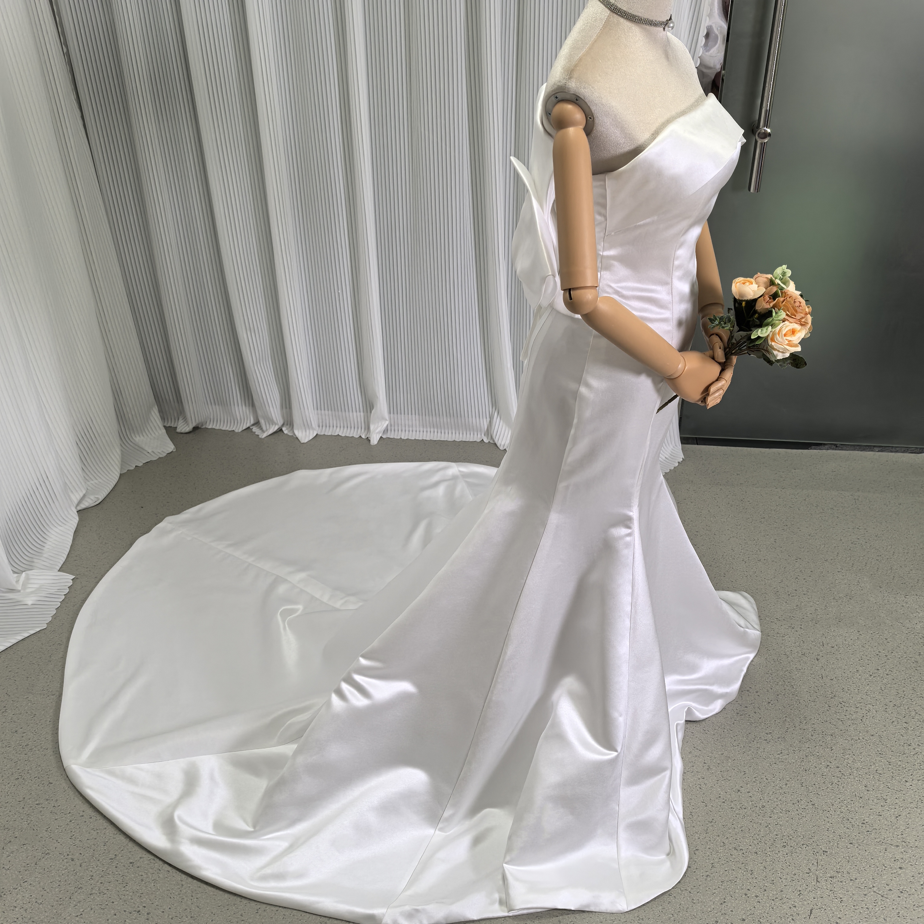 ウェディングドレス ベアトップ マーメイドライン リボン デザイン感 編み上げ 結婚式