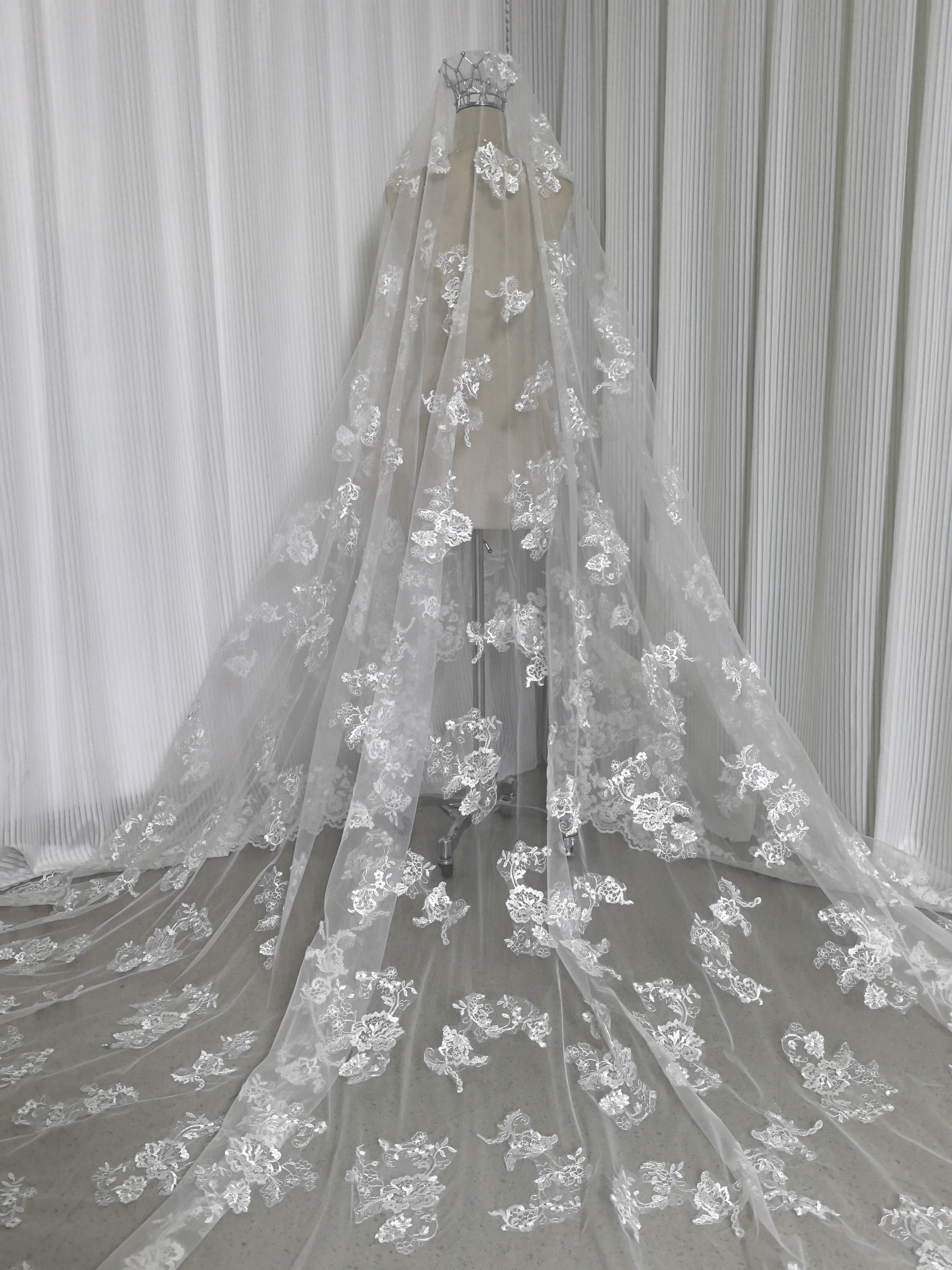 送料無料！ロングベール ベールダウン可能 パール 贅沢な小花総レース 花嫁/ウェディングドレス