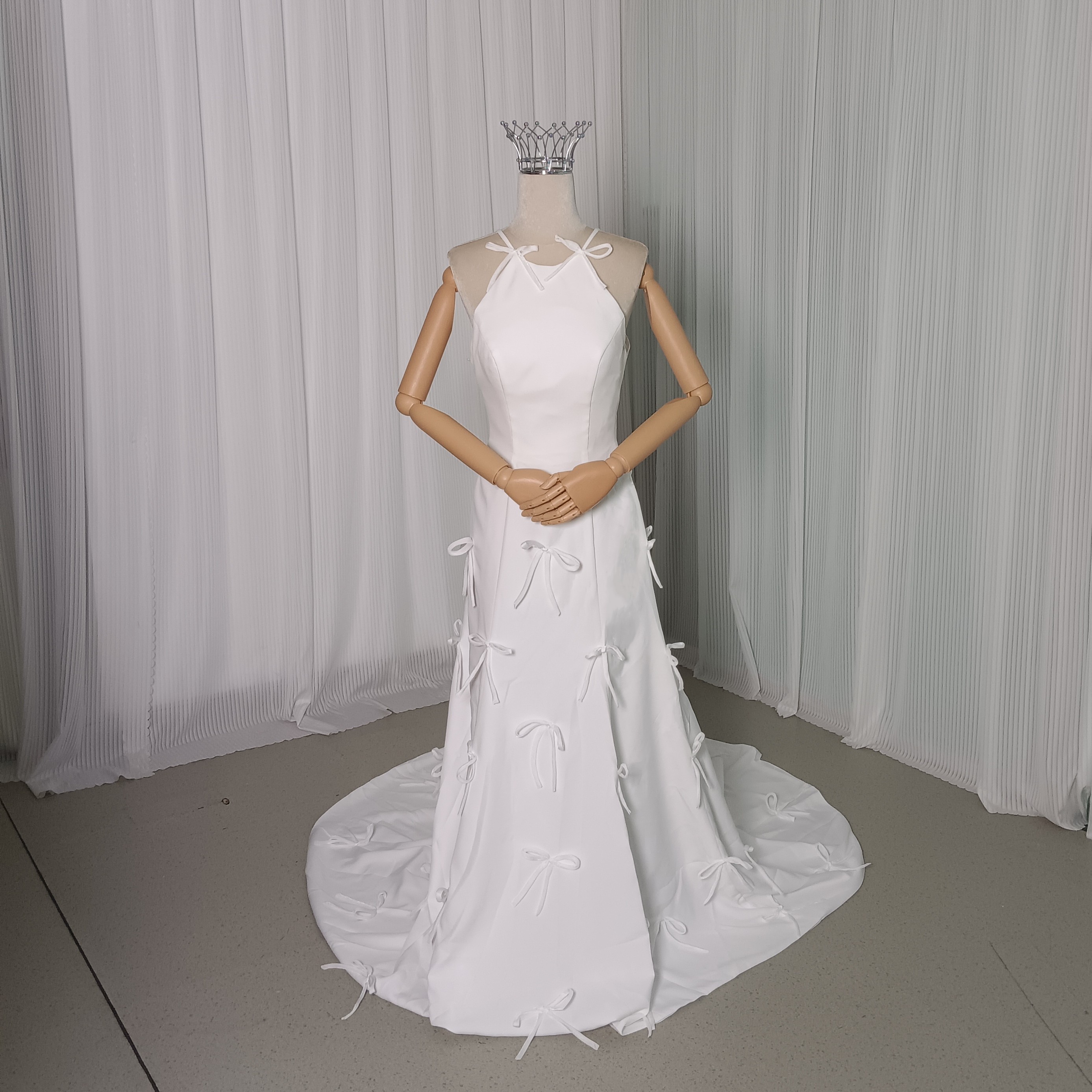 ウェディングドレス リボン ホルターネック 背中見せ ソフトマーメイドライン 結婚式 デザイン感 可愛い