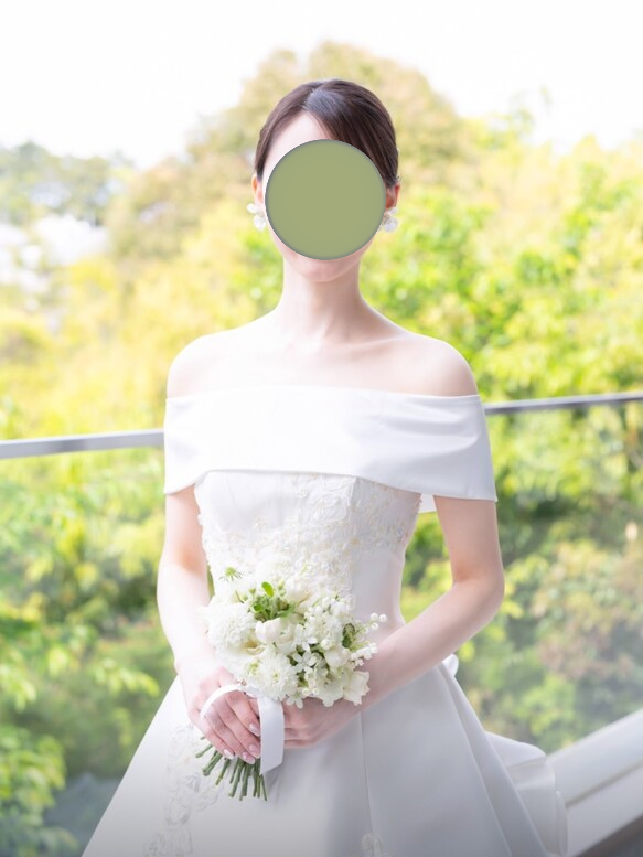 実例写真！取り外しオフショルダー オフホワイト くるみボタン 光沢サテン 色直し 結婚式 前撮り