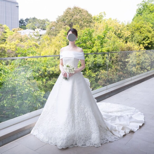 実例写真！取り外しオフショルダー オフホワイト くるみボタン 光沢サテン 色直し 結婚式 前撮り