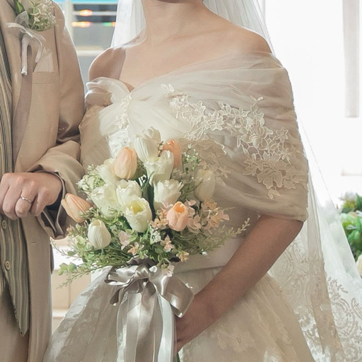 取り外しオフショルダーのみ 流れる透け花レース 七分袖丈 くるみボタン 結婚式 拳式