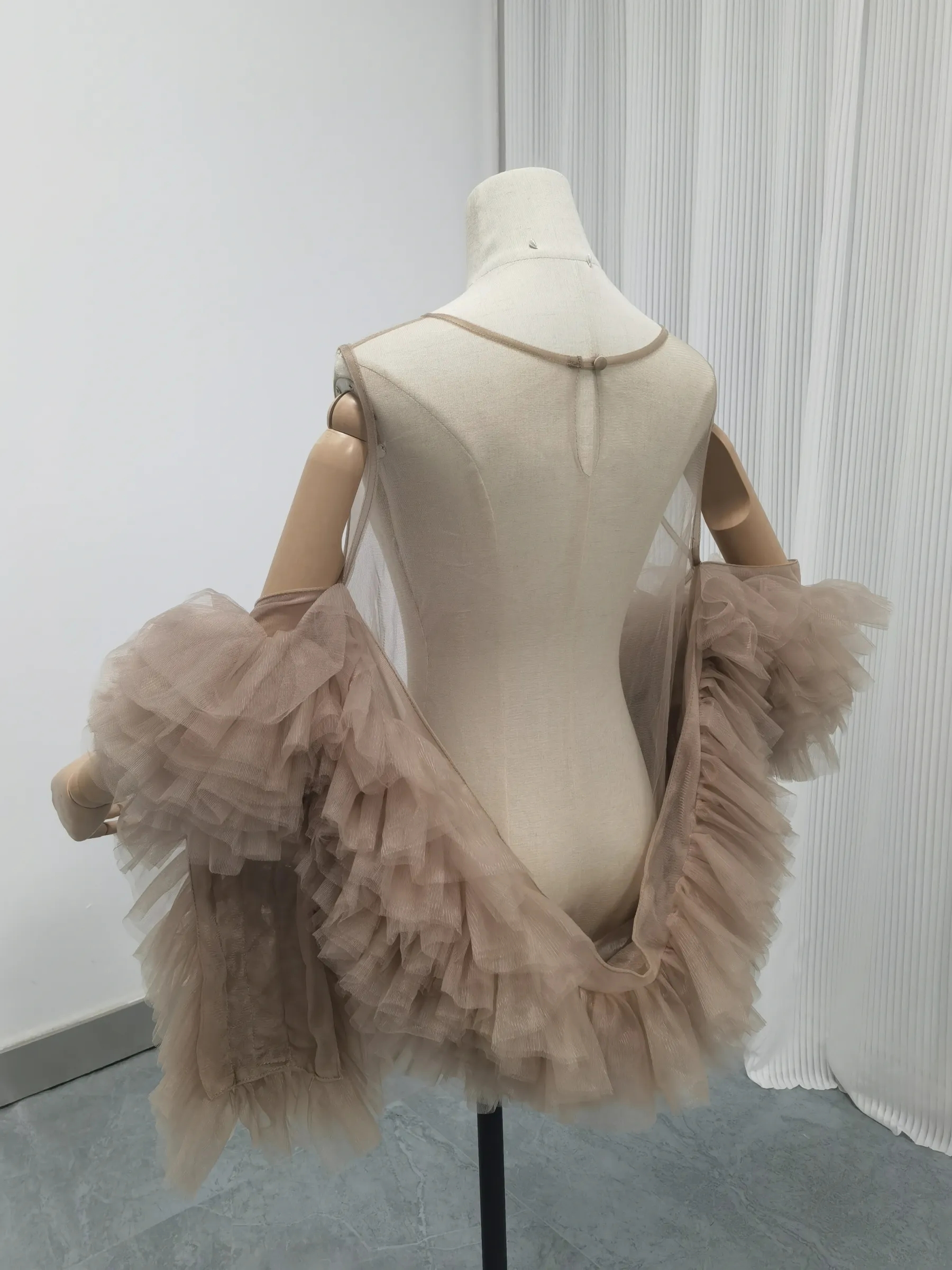 実例写真！人気上昇！トップス カーキ色 色直し ラッフルフリル 披露宴/結婚式