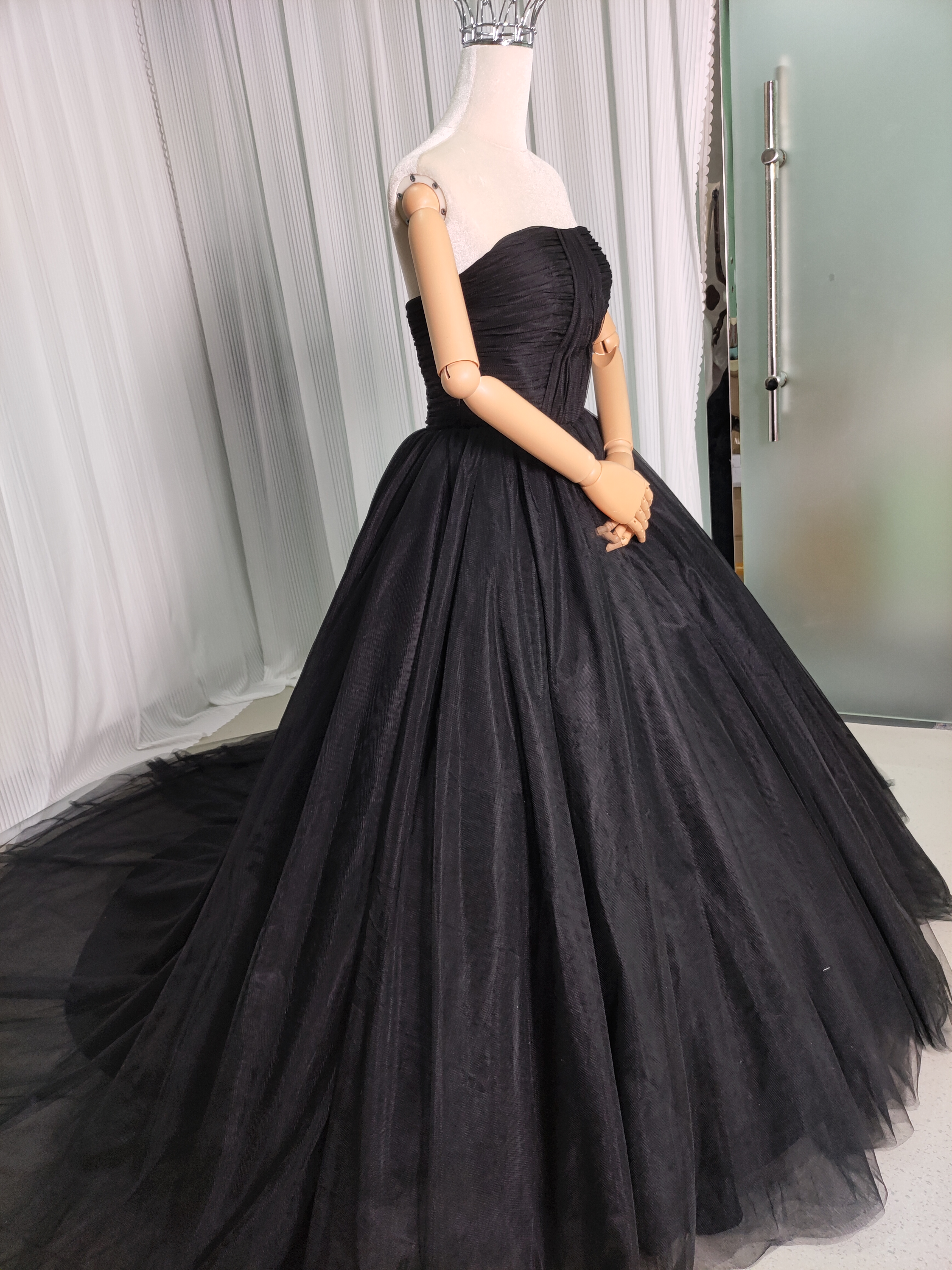 カラードレス ブラック ベアトップ チュールスカート エレガント 編み上げ 披露宴