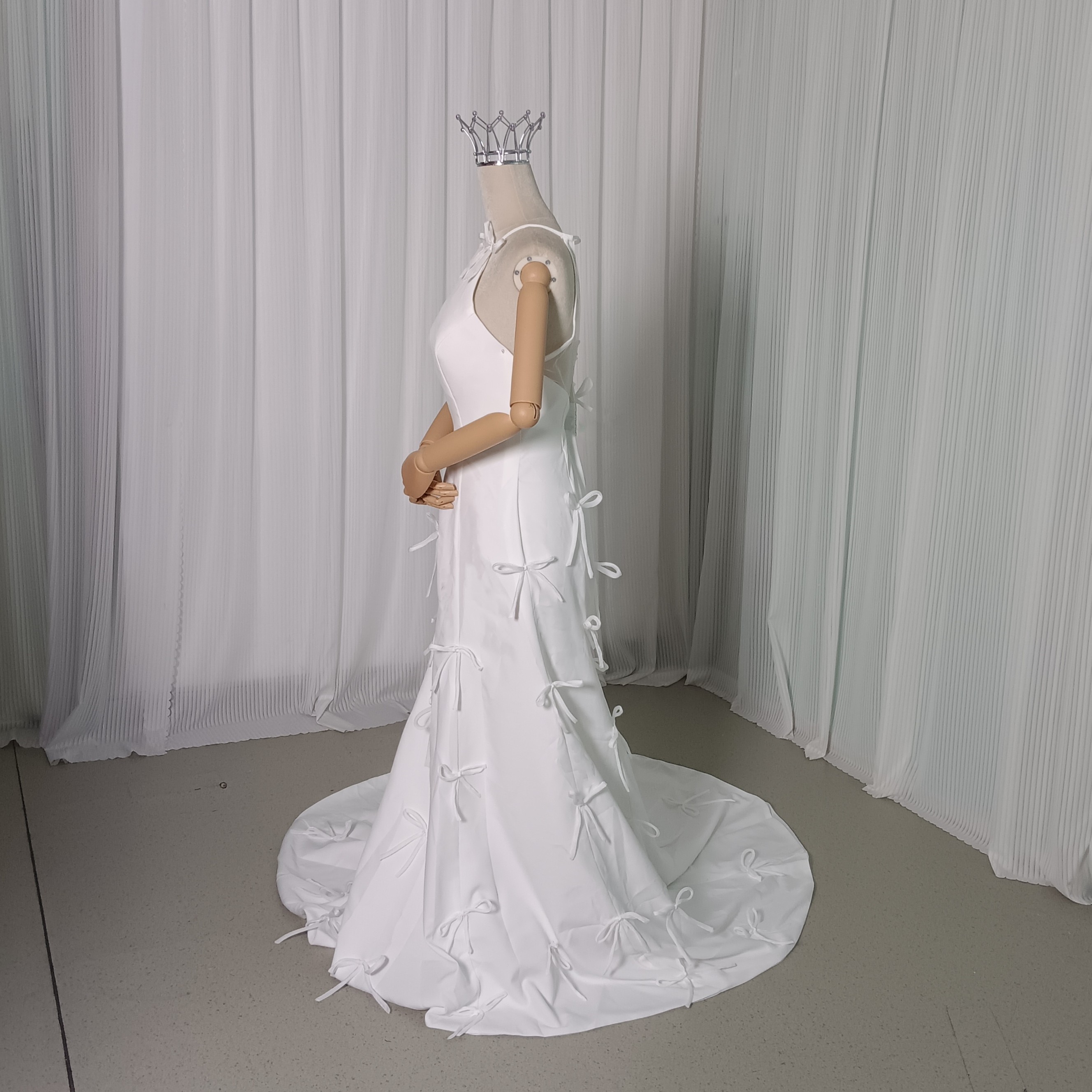 ウェディングドレス リボン ホルターネック 背中見せ ソフトマーメイドライン 結婚式 デザイン感 可愛い