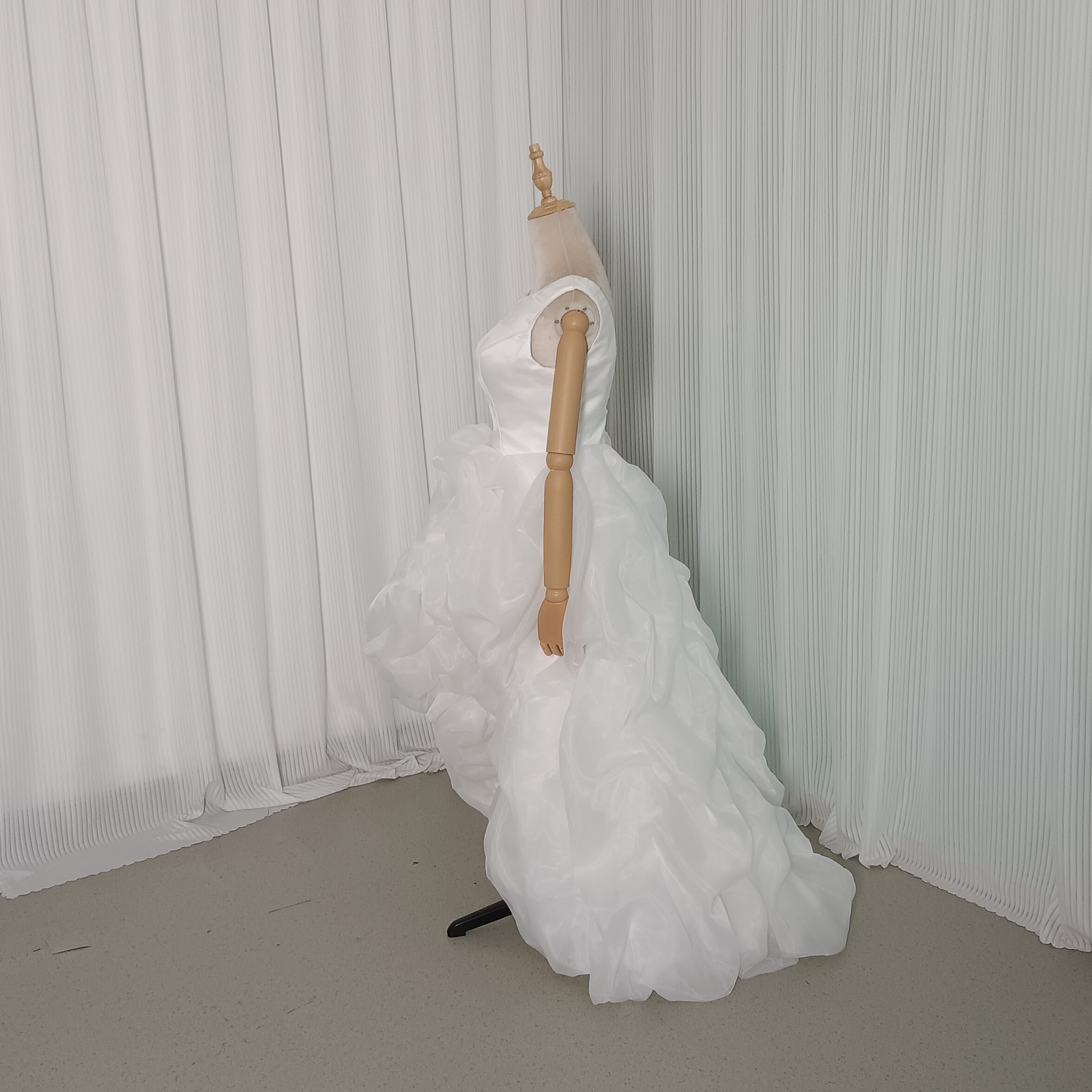 パーティードレス ノースリーブ ラッフルフリル フィッシュテール ファスナー 背中見せ 結婚式 前撮り