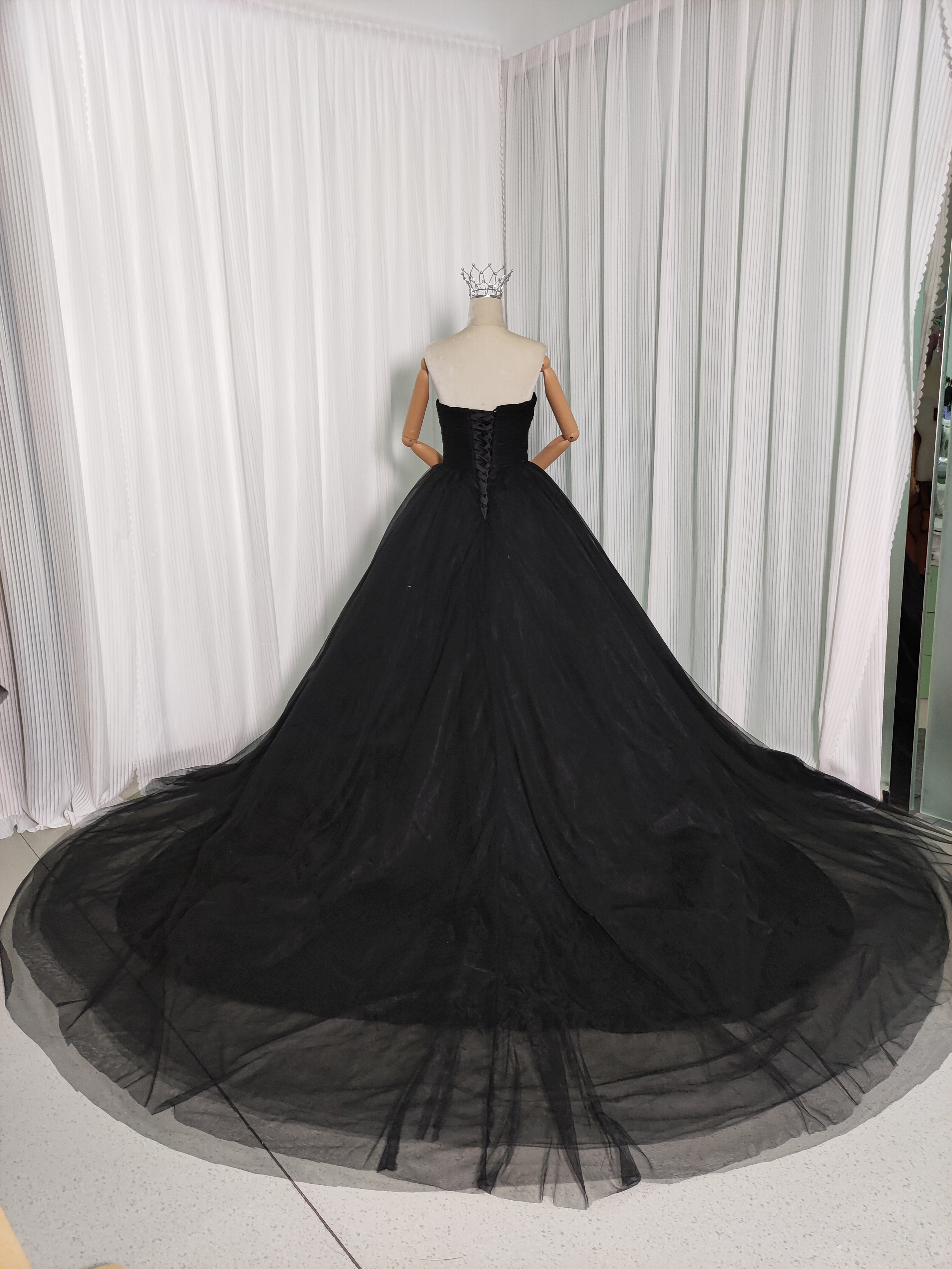 カラードレス ブラック ベアトップ チュールスカート エレガント 編み上げ 披露宴